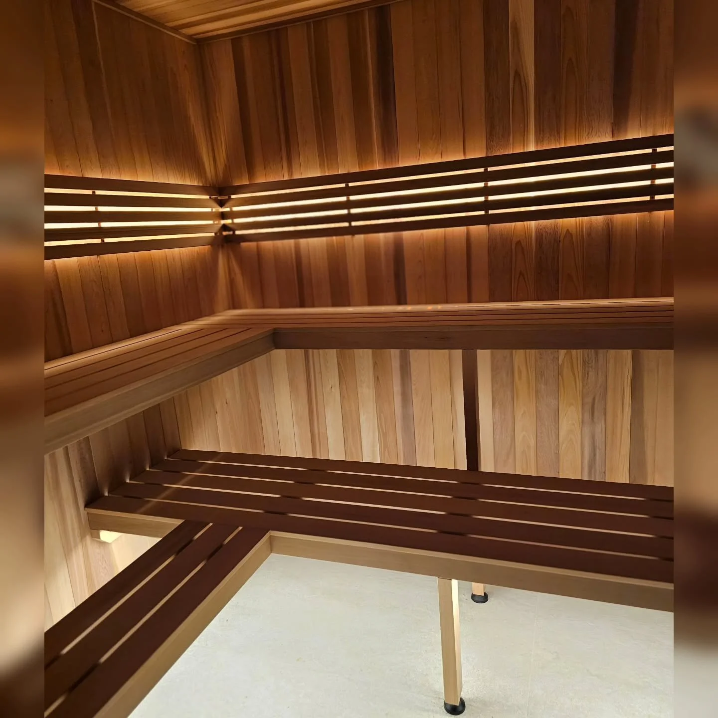 Two saunas. Two completely different vibes. Same goal: total reset. 🧖&zwj;♀️✨

At Haven Bathhouse, you get the best of both worlds:

🔥 Dry Sauna
Pure, intense heat with no added moisture. This one is all about deep sweating, muscle recovery, and th