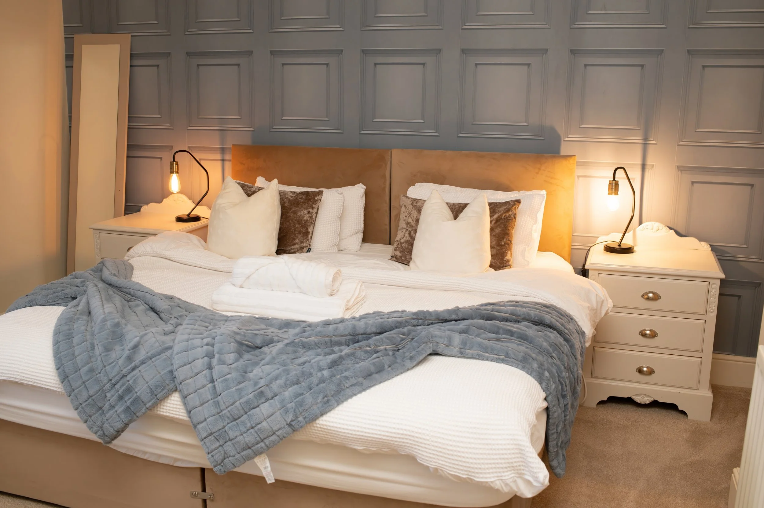 Twin or super king size rooms serviced accommodation