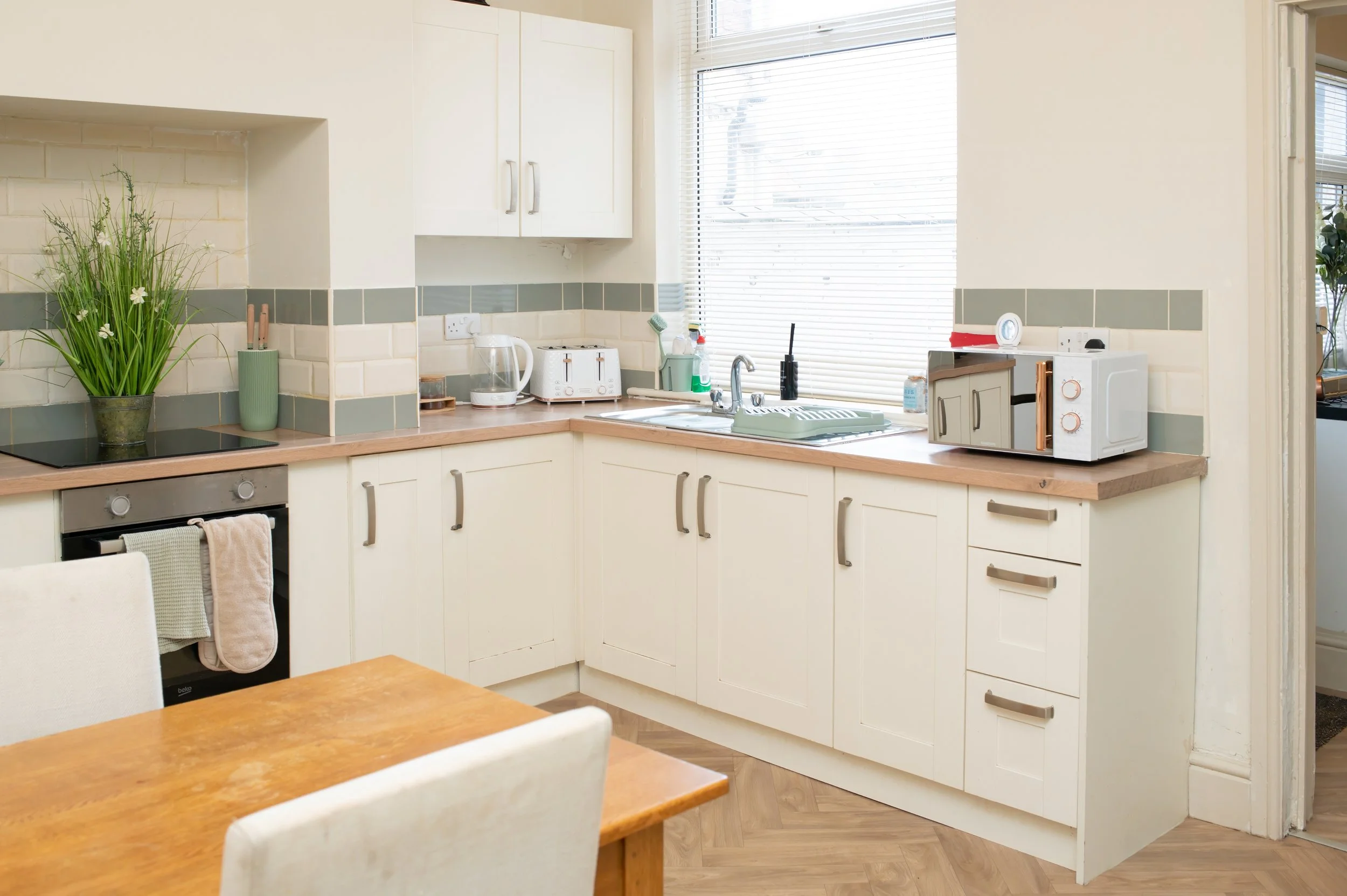 large kitchen dinner with full kitchen amenities