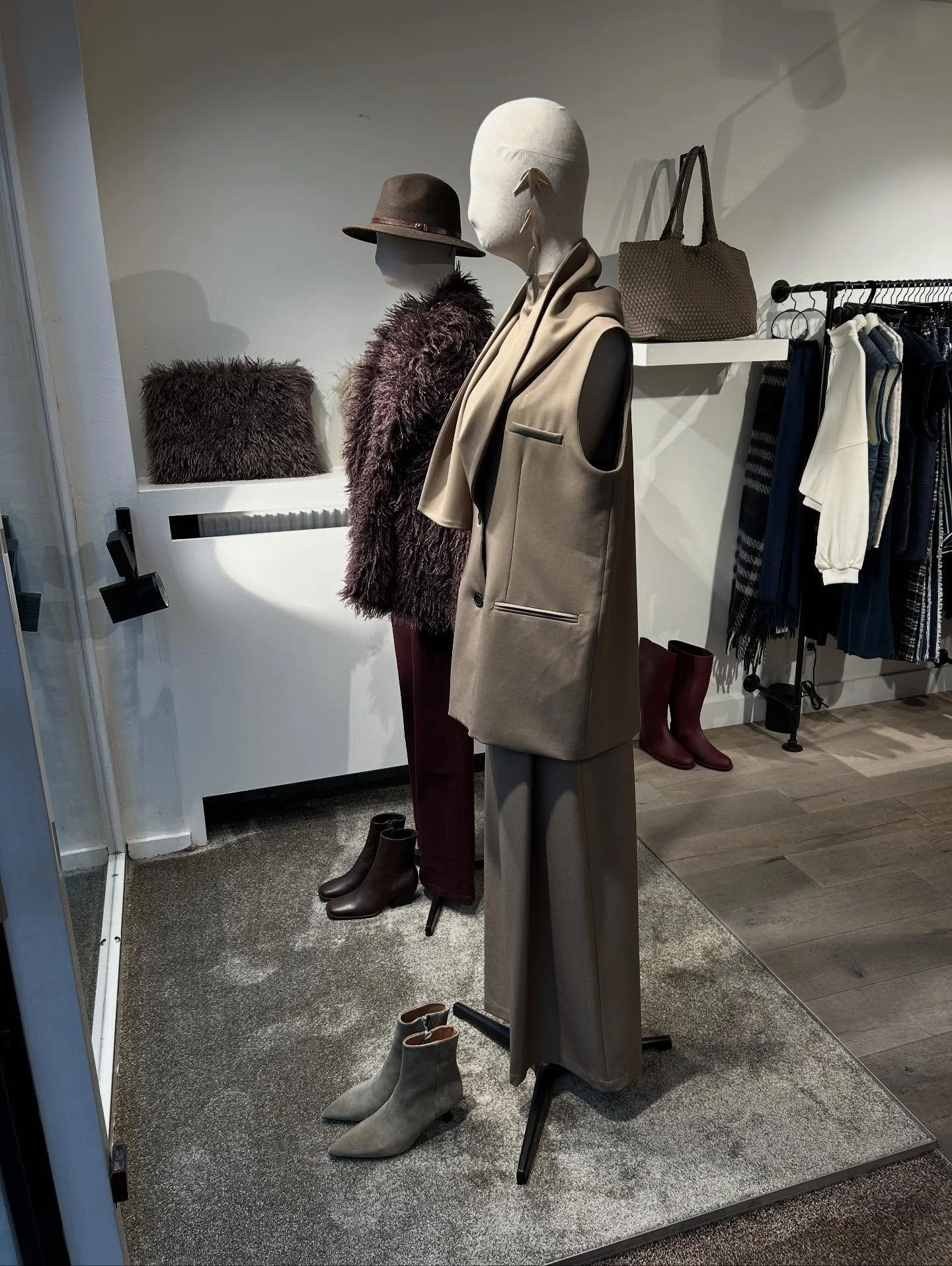 NEW WINDOW 🍂🍁🤎

#fallwinter #newwindow #instyle #fashion #whattowear #rumorsantwerp