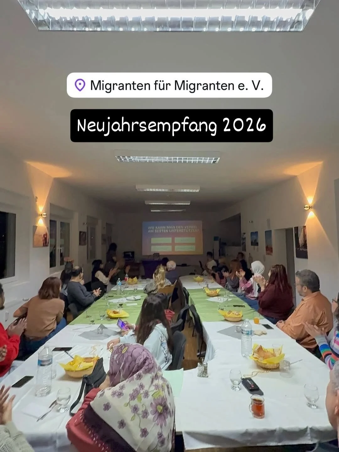 ✨ Neujahrsfeier bei Migranten f&uuml;r Migranten e.V. ✨
Am 24. Januar haben wir gemeinsam mit unseren Ehrenamtlichen und Mitgliedern das neue Jahr begr&uuml;&szlig;t 🤍
Selbstgekochtes Abendessen, Kaffee &amp; Kuchen von allen, Musik von engagierten 