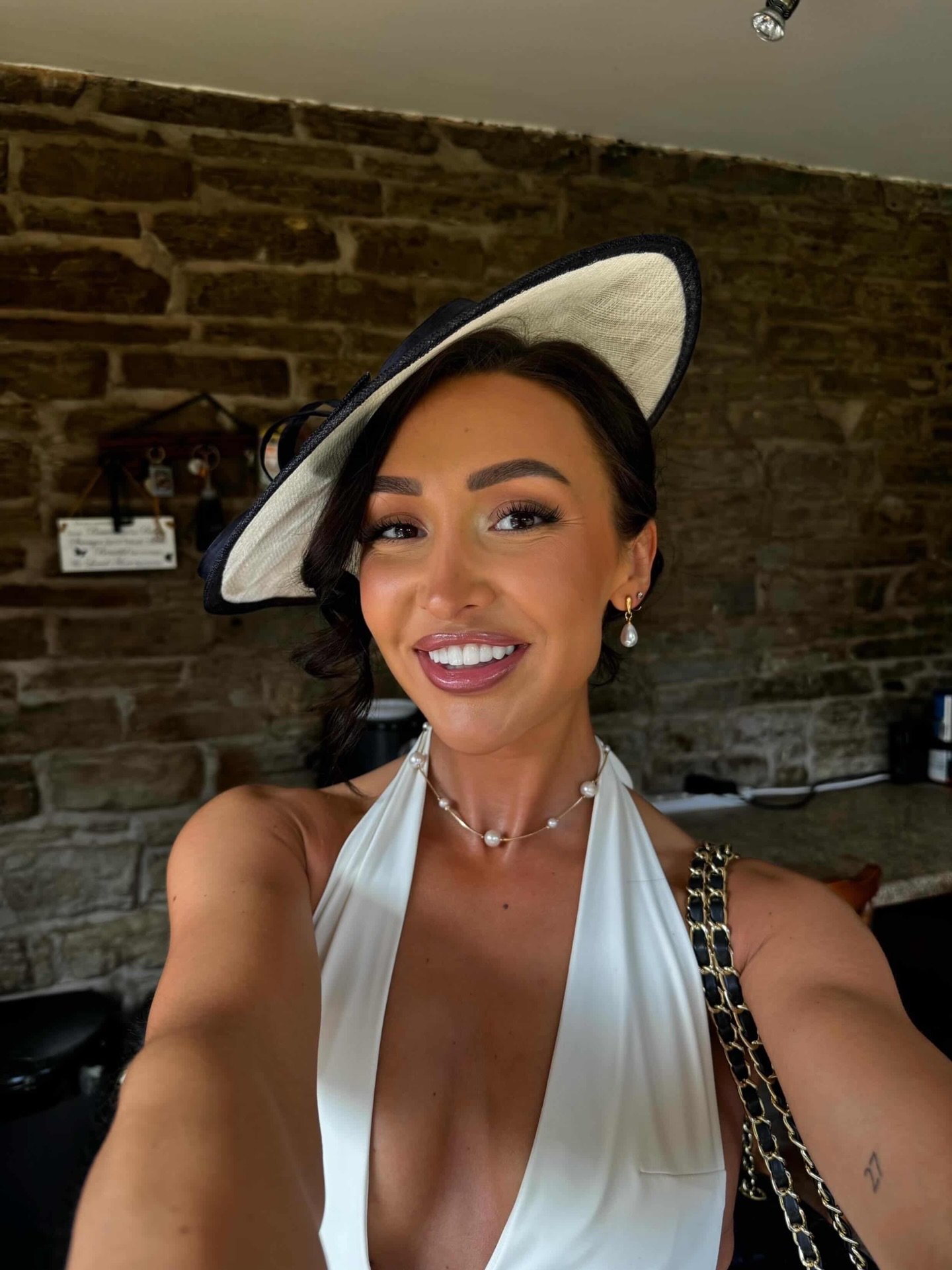 Finding the right dentist to improve your smile in a natural, conservative way is not always easy.. 

A lot of people spend years thinking about treatment, wanting to make a change but worrying about ending up with a smile that does not feel like the