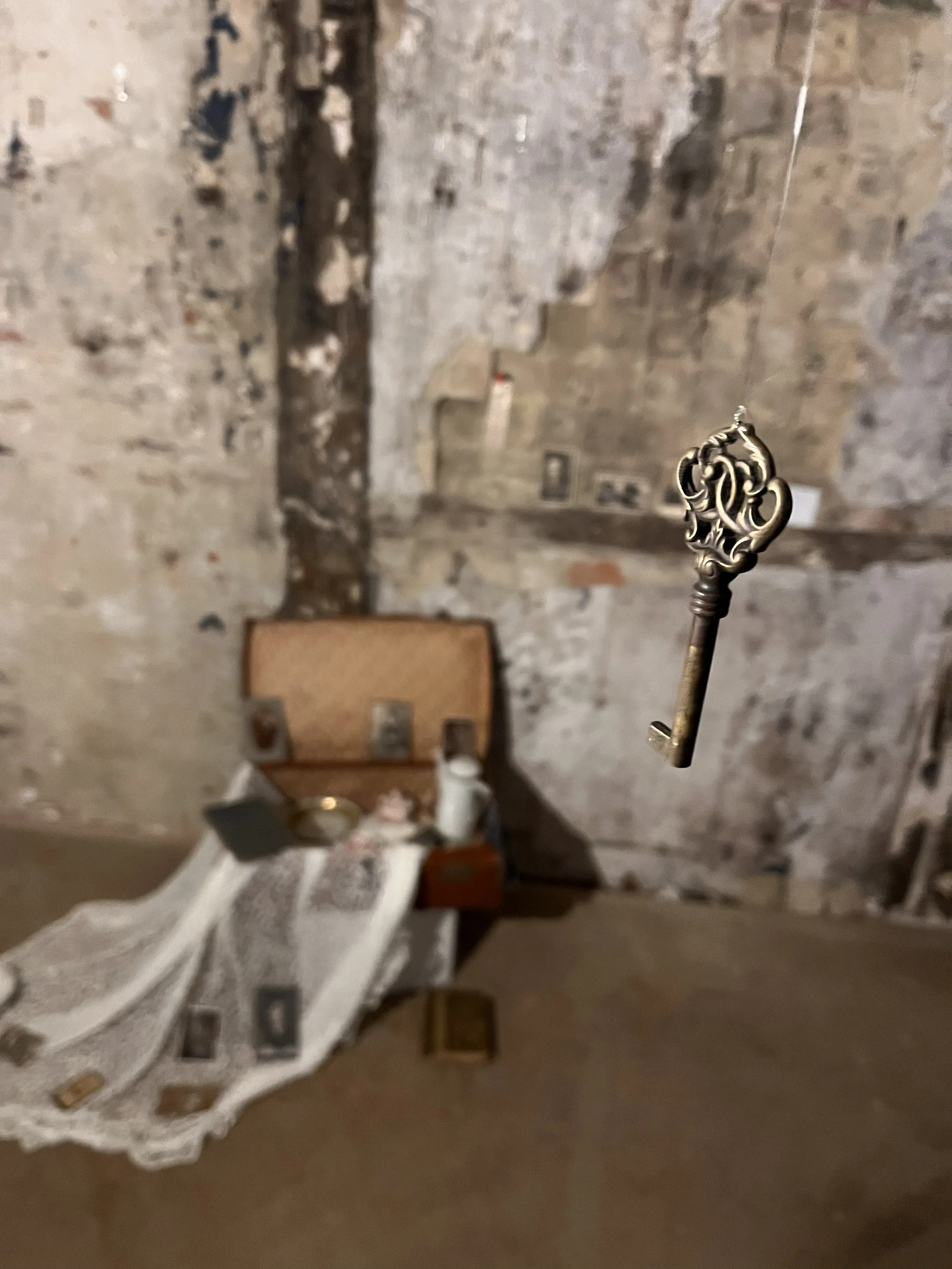 Installation "a suitcase full of memories"