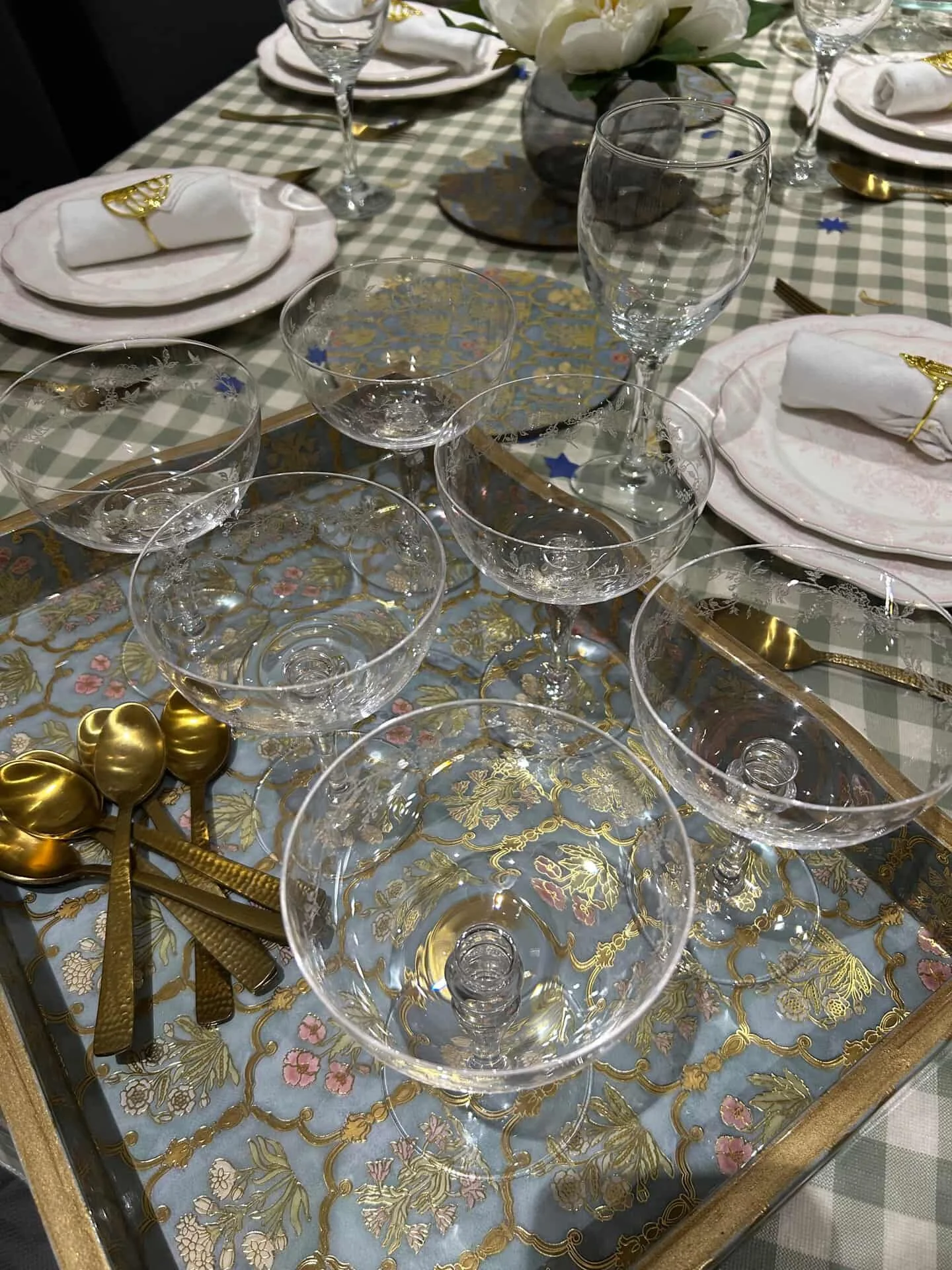 Last-Minute Hosting: How to Pull Together a Beautiful Table in Under an Hour
