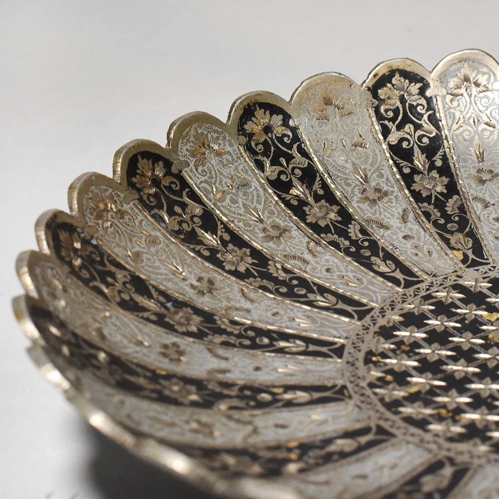 73308Brass-Floral-Engraved-Decorative-Serving-Bowl-Plate-3.webp