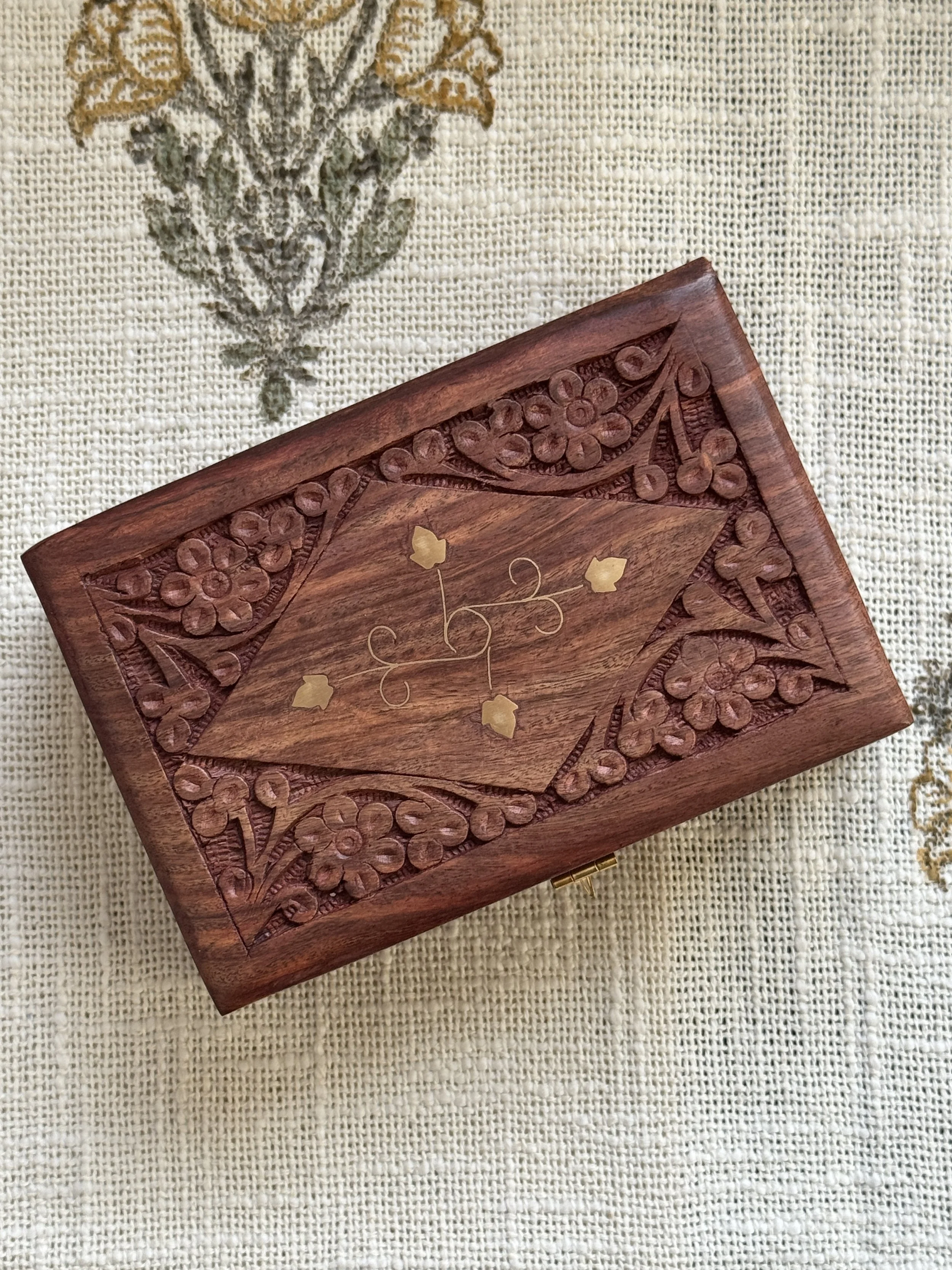 Jewellery Box- Carved in Rosewood (Medium) Diamond