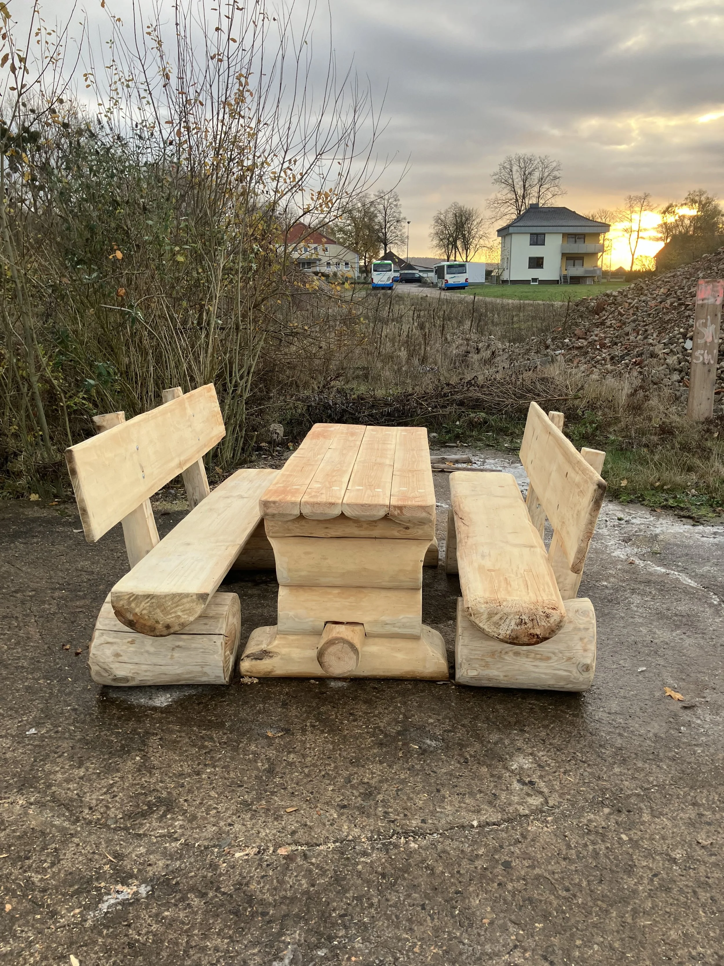 Naturstamm-Bänke&Tisch
