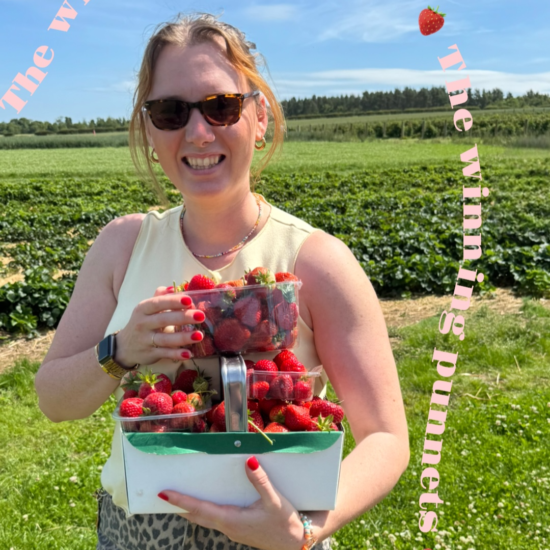Berry+Picking+for+Jam+making.png