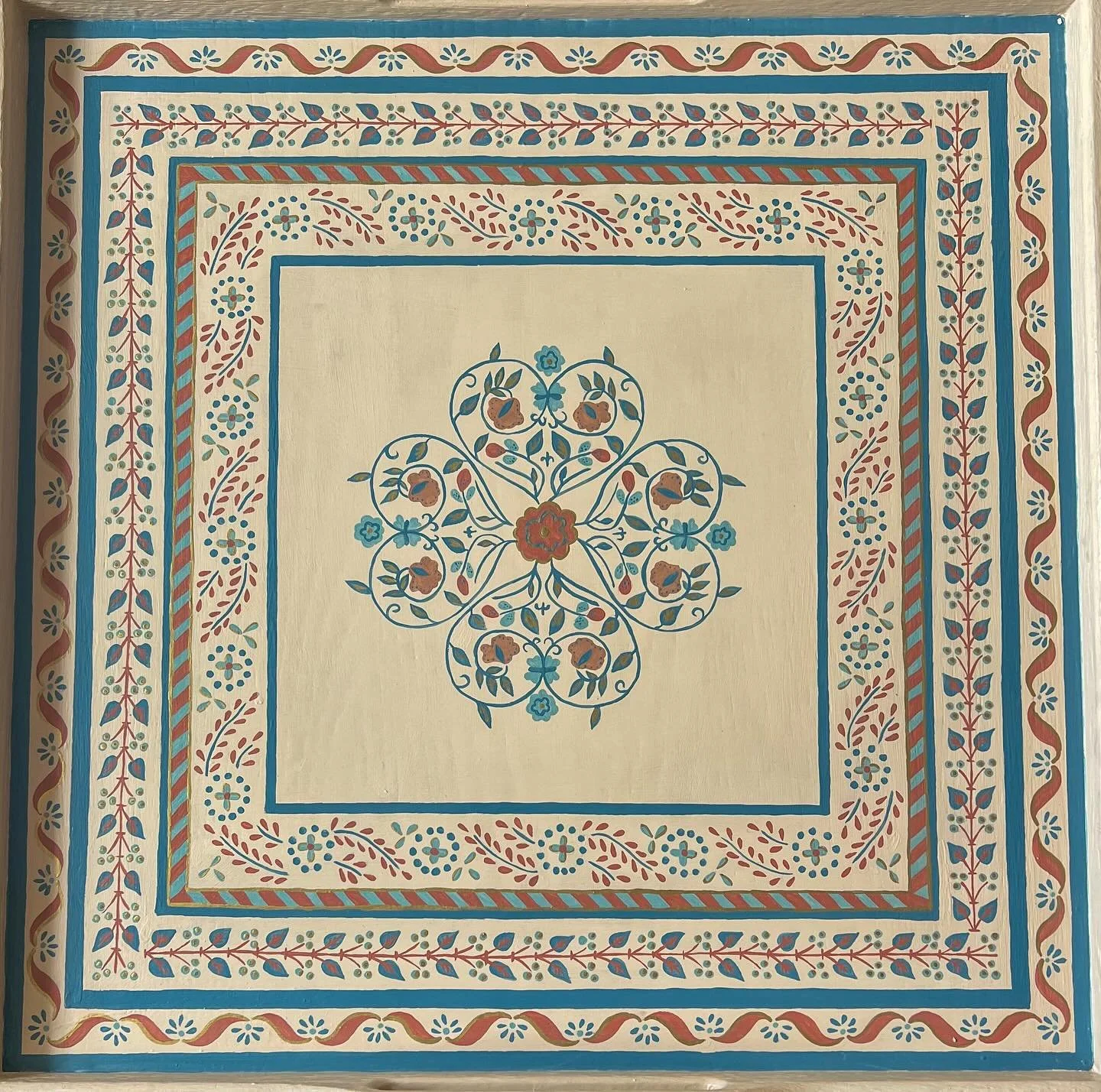 A bespoke large ottoman tray painted recently in the studio. 

I absolutely love working on bespoke projects and collaborating with clients. Please get in contact if you have any project ideas in mind! 

#HandPaintedLampshade #BespokeOttoman
#CustomT