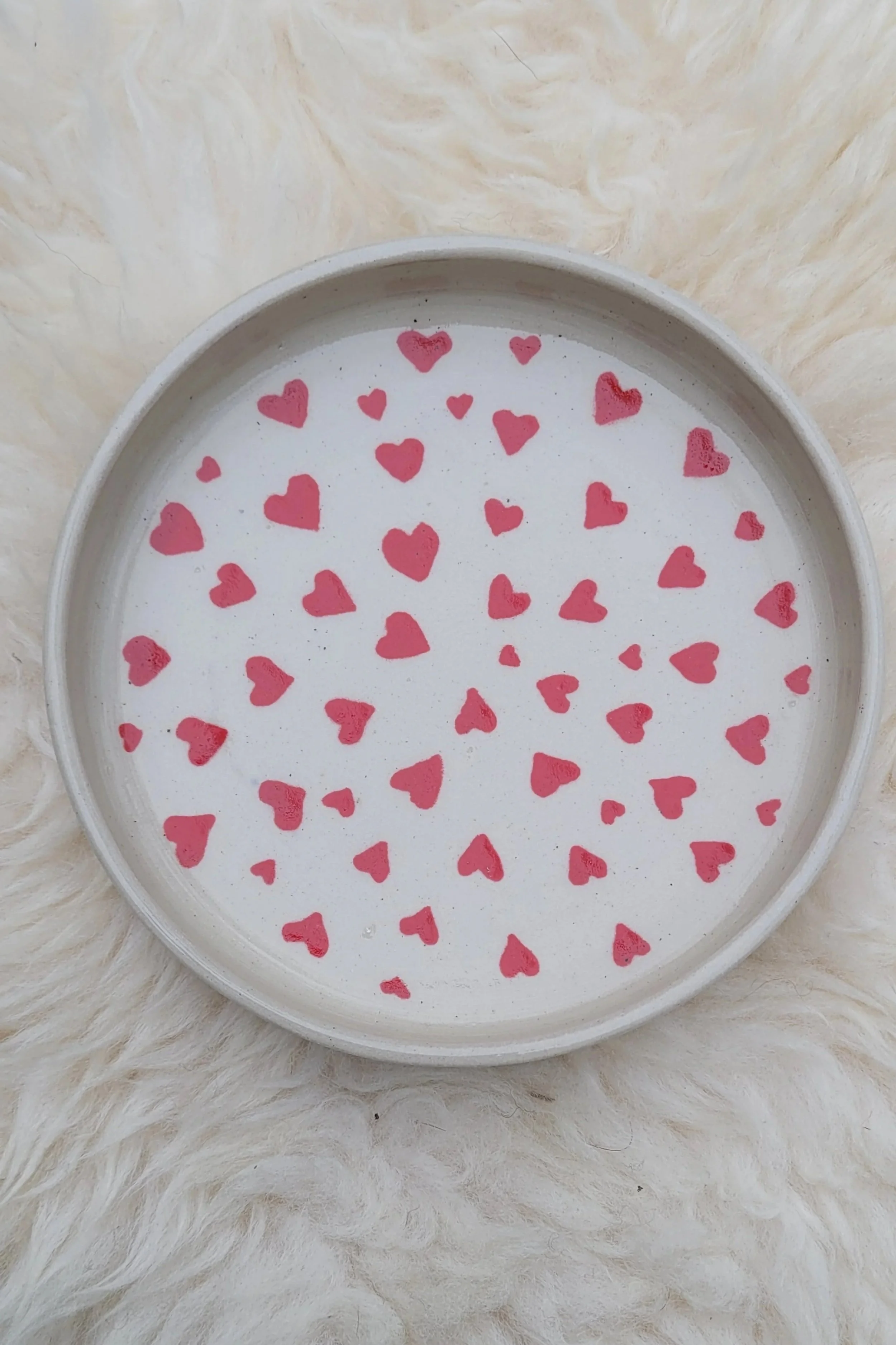 Håndmalet Keramik Skål med Røde Hjerter