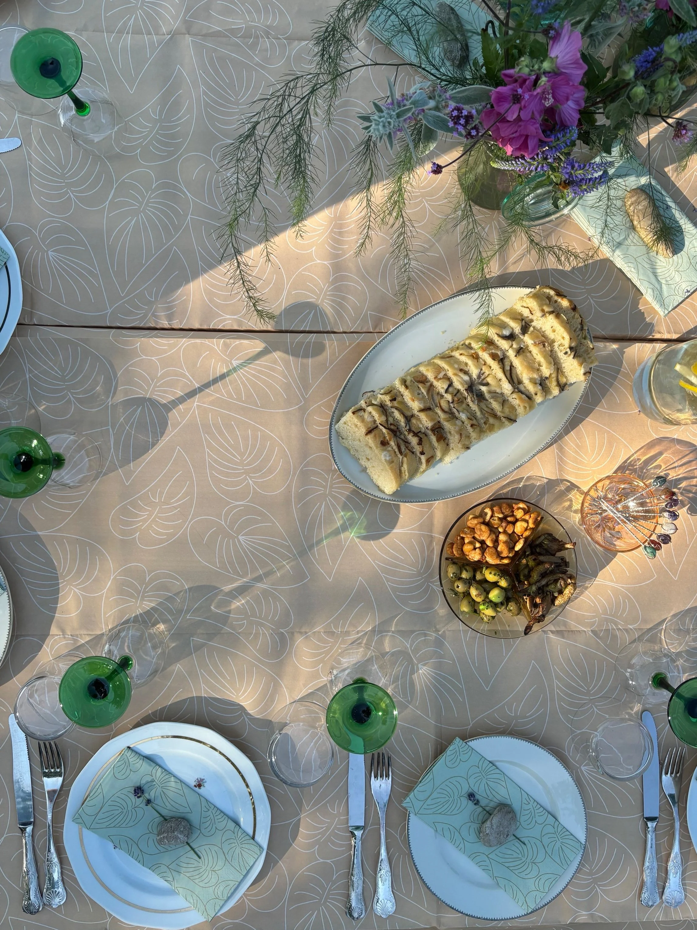 Tafelsetting voor een zomers diner in Friesland.