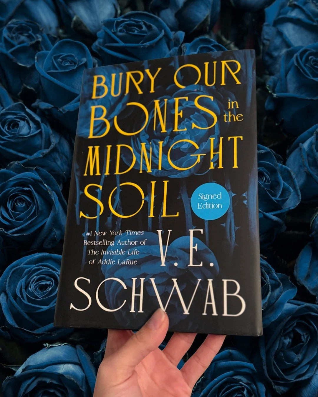 👀 We see you, signed edition of V.E. Schwab's newest novel, Bury Our Bones in the Midnight Soil. This book, along with many others, will be in the Box Turtle Books booth at the @newgrassbrewing 10th Anniversary Party, happening next Friday, August 1