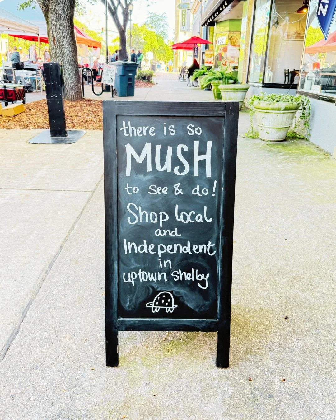 It was a bad day to be a liver mush sandwich, but it was a great day to be in @uptownshelby  for the @nclivermushfestival 🧡