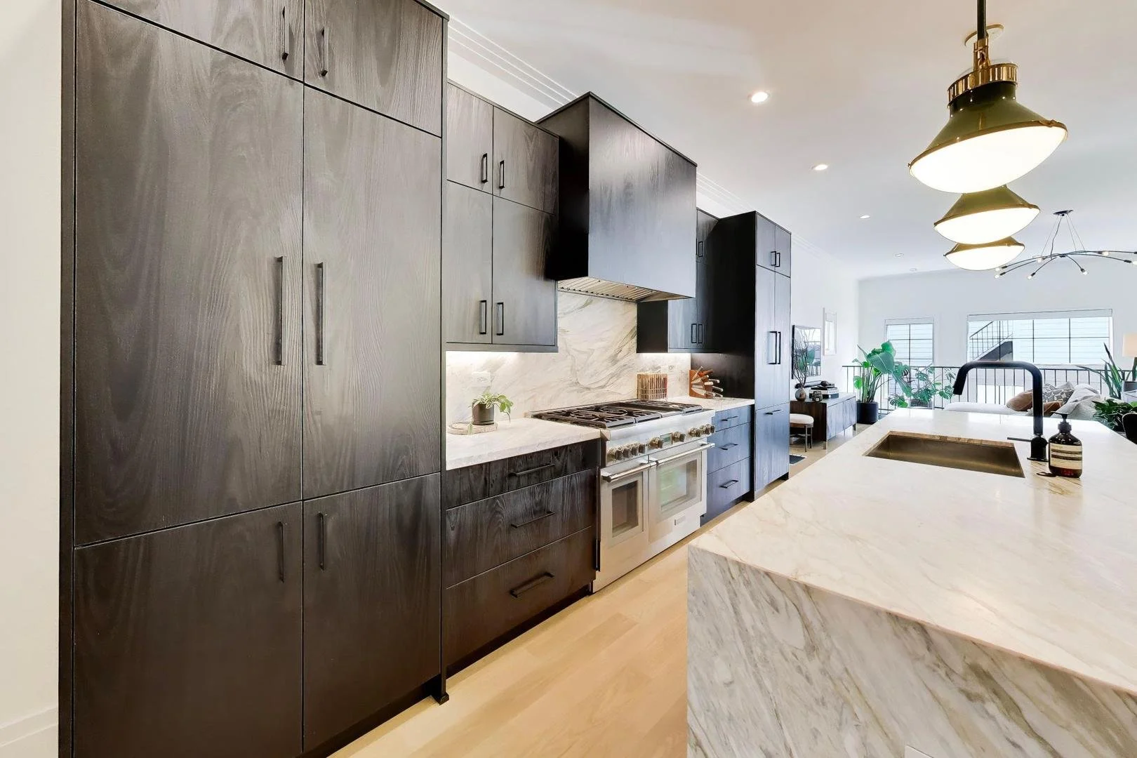 Chicago Condo vs. Single-Family Home: Which Is the Better Buy?