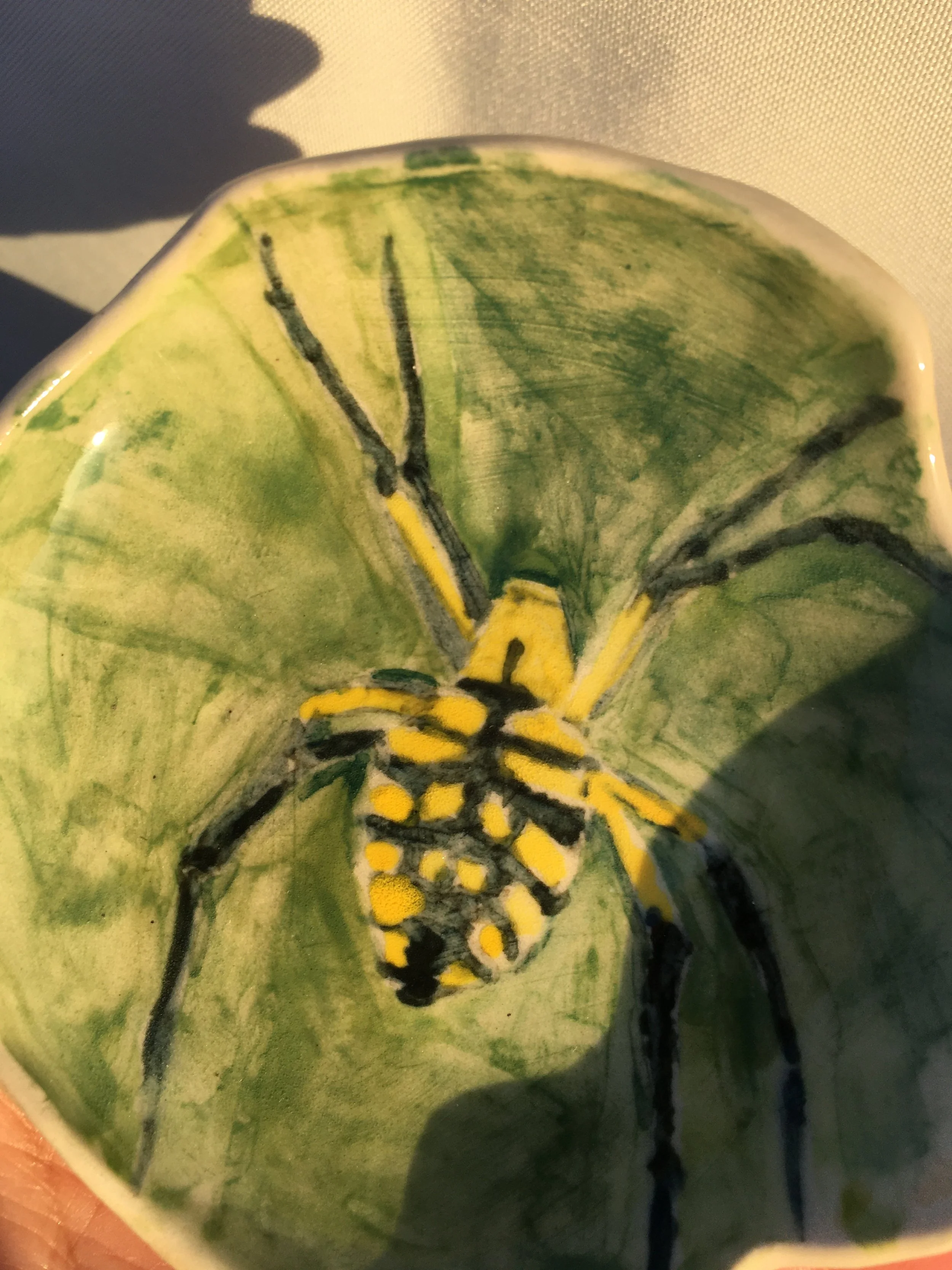 Ceramic plate in green with a yellow and black spider