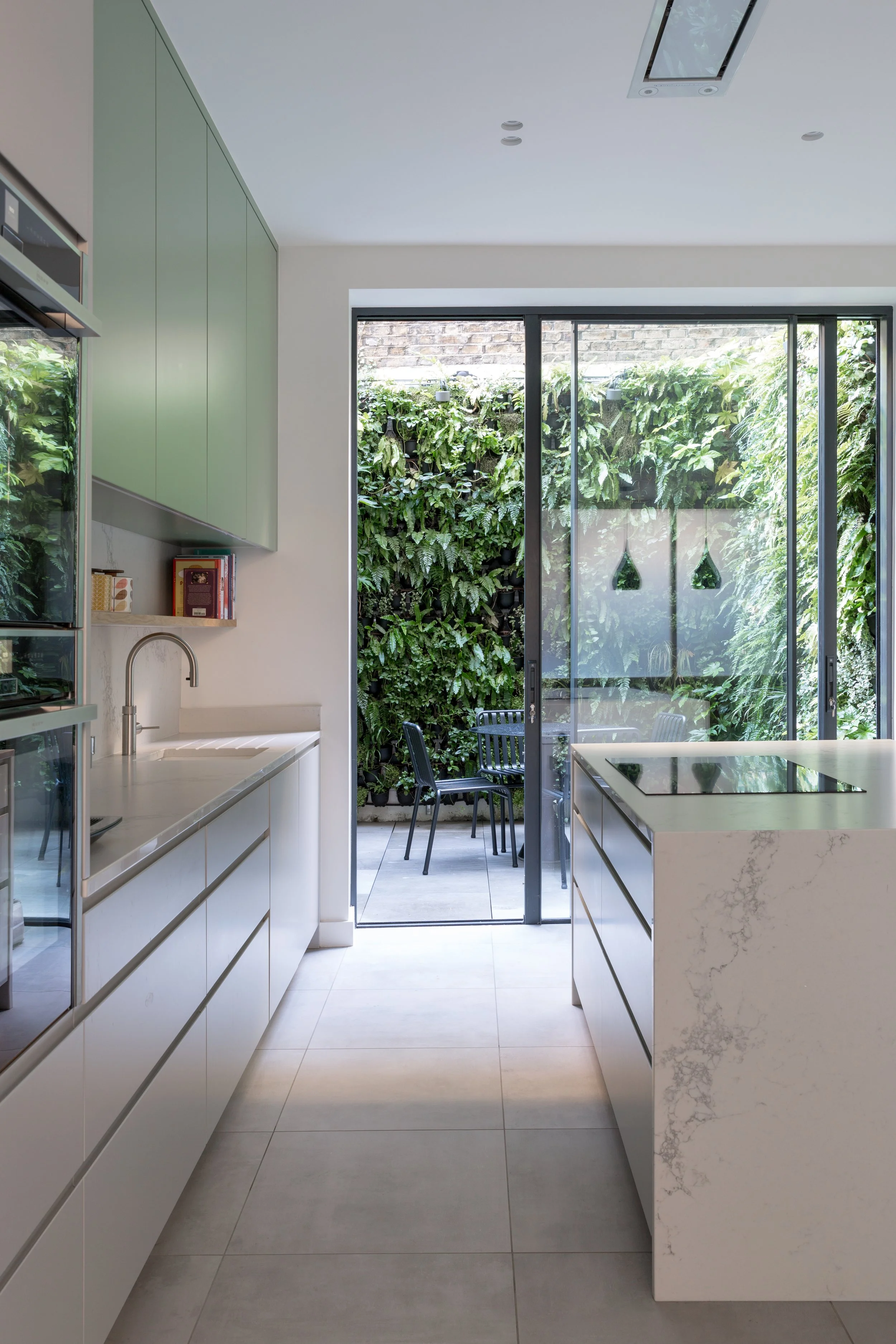 Appleton Weiner:Jake Fitzjones 4.jpg