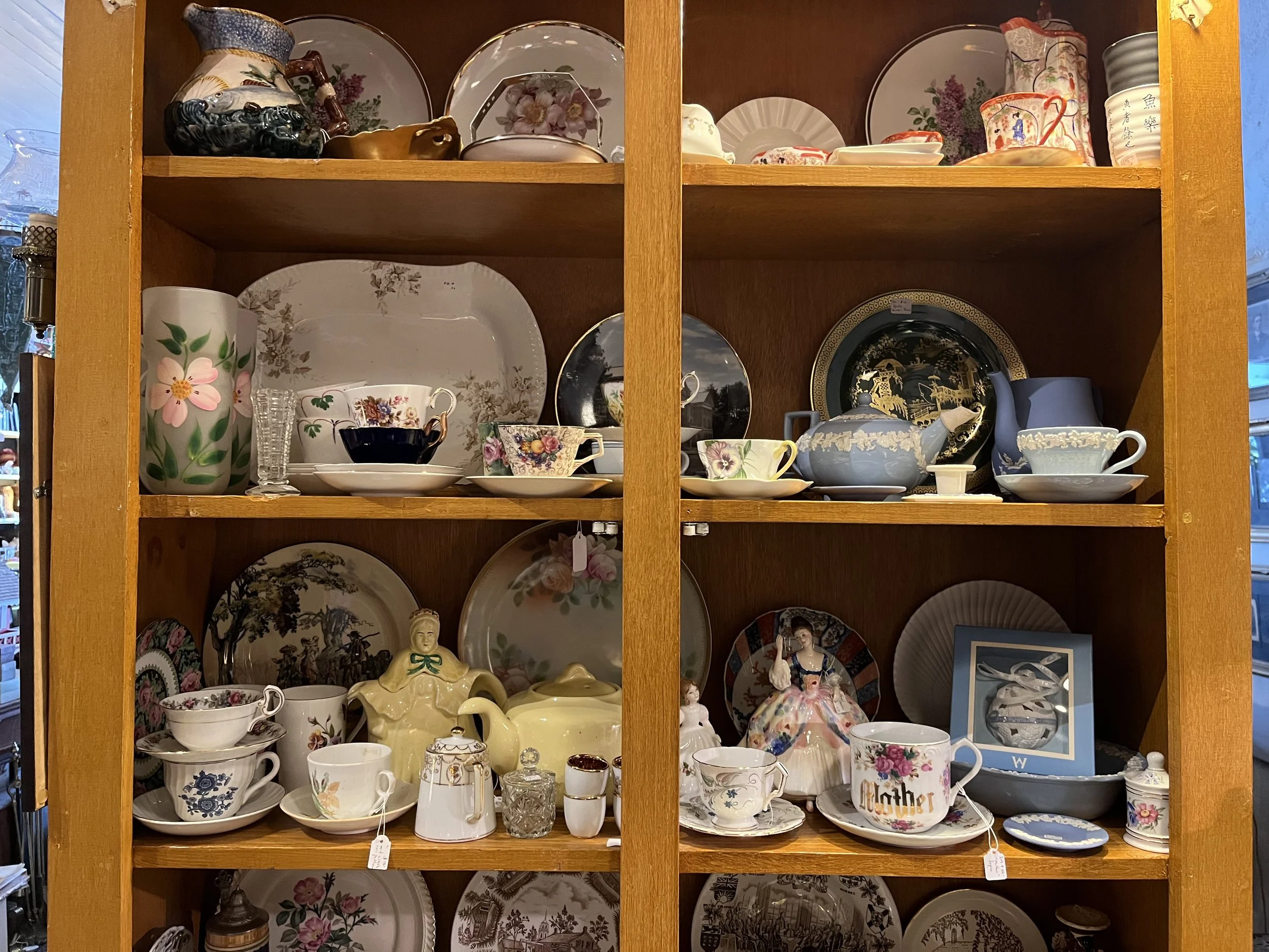 China, Pottery & Cutlery