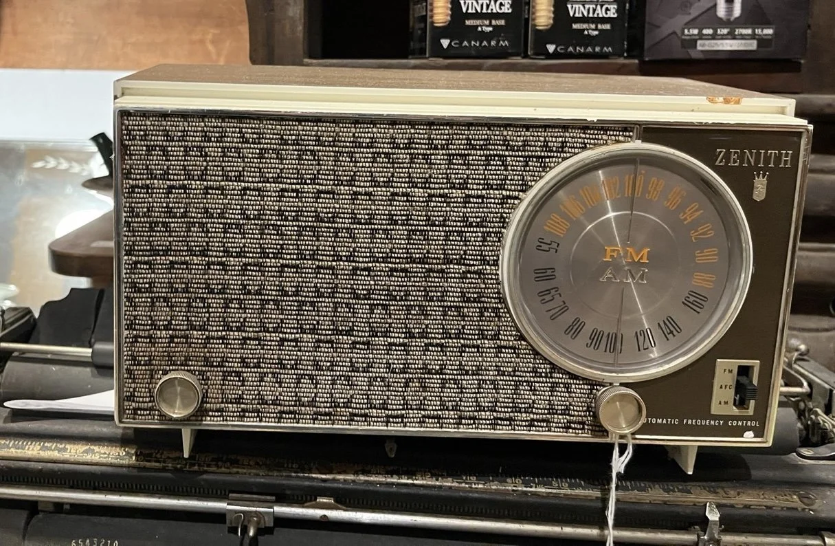radios_victrolas2.JPG