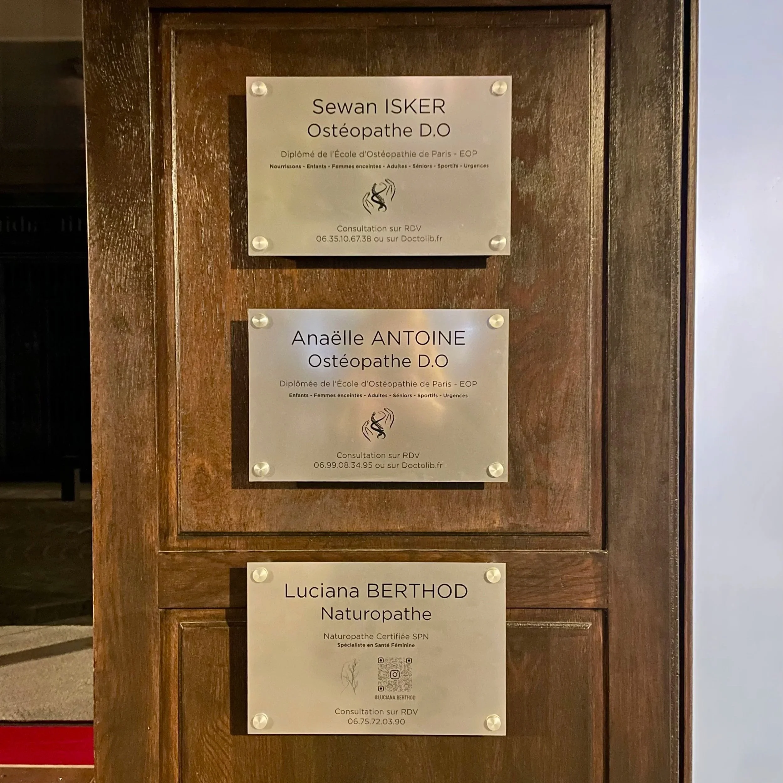 Praticiens du Pôle Santé EQUINOX ( Anaëlle ANTOINE ostéopathe Chalon-sur-Saône, Sewan ISKER ostéopathe Chalon-sur-Saône & Luciana BERTHOD Naturopathe Chalon-sur-Saône )