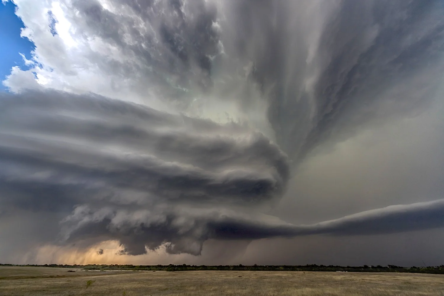 bigstock-Amazing-structured-supercell-t-70775569.jpg