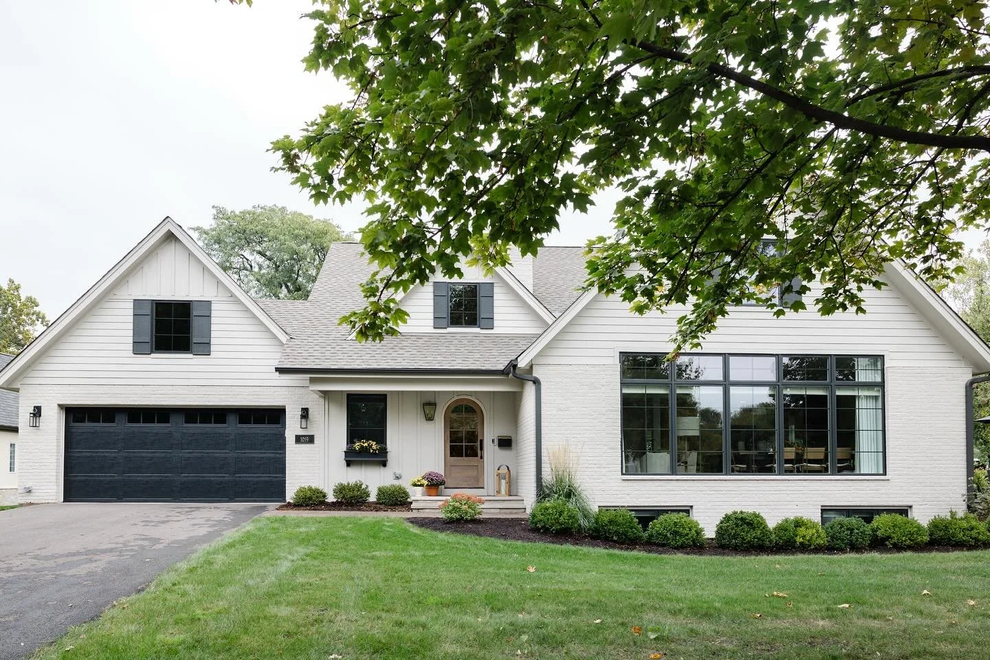 Getting to design for my parents was a dream. House tour of a project we're obsessed with, and our favorite client (Mom) made it even better! Go to our stories to see before and after photos! 🤍 
.
.
.
Design/build: @mhousedevelopment 
Photography: @