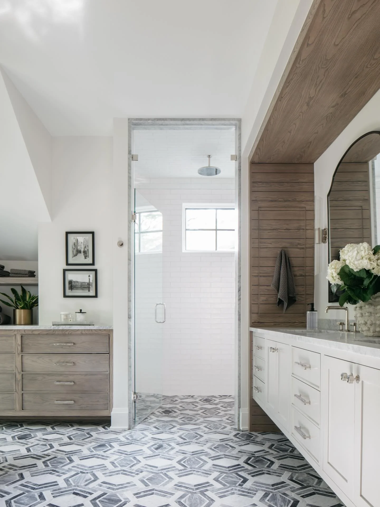 Details that make a home feel elevated &mdash; warm wood, crisp whites, and a whole lot of calm. ☁️
.
.
.
Design/build: @mhousedevelopment 
Photography: @margaretrajic 
.
.
.
#LuxuryInteriors #LuxuryBathroom #HighEndDesign #LuxuryLiving #InteriorLuxu