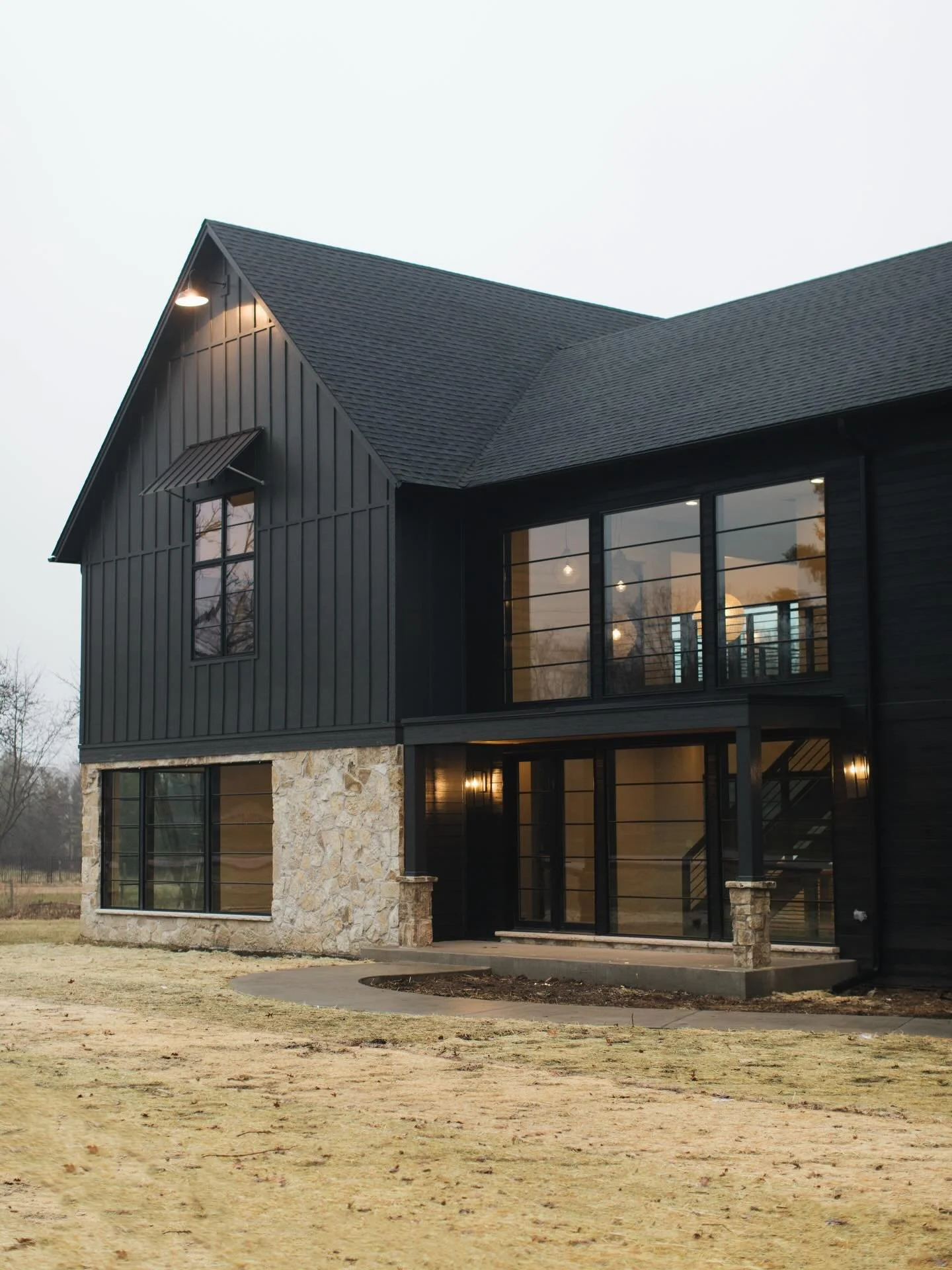 One of our favorite exteriors to date! 🖤
.
.
.
Design/Build: @mhousedevelopment 
Photography: @stofferphotographyinteriors 
.
.
#architecture #homeexterior #modernfarmhouse #interiordesign