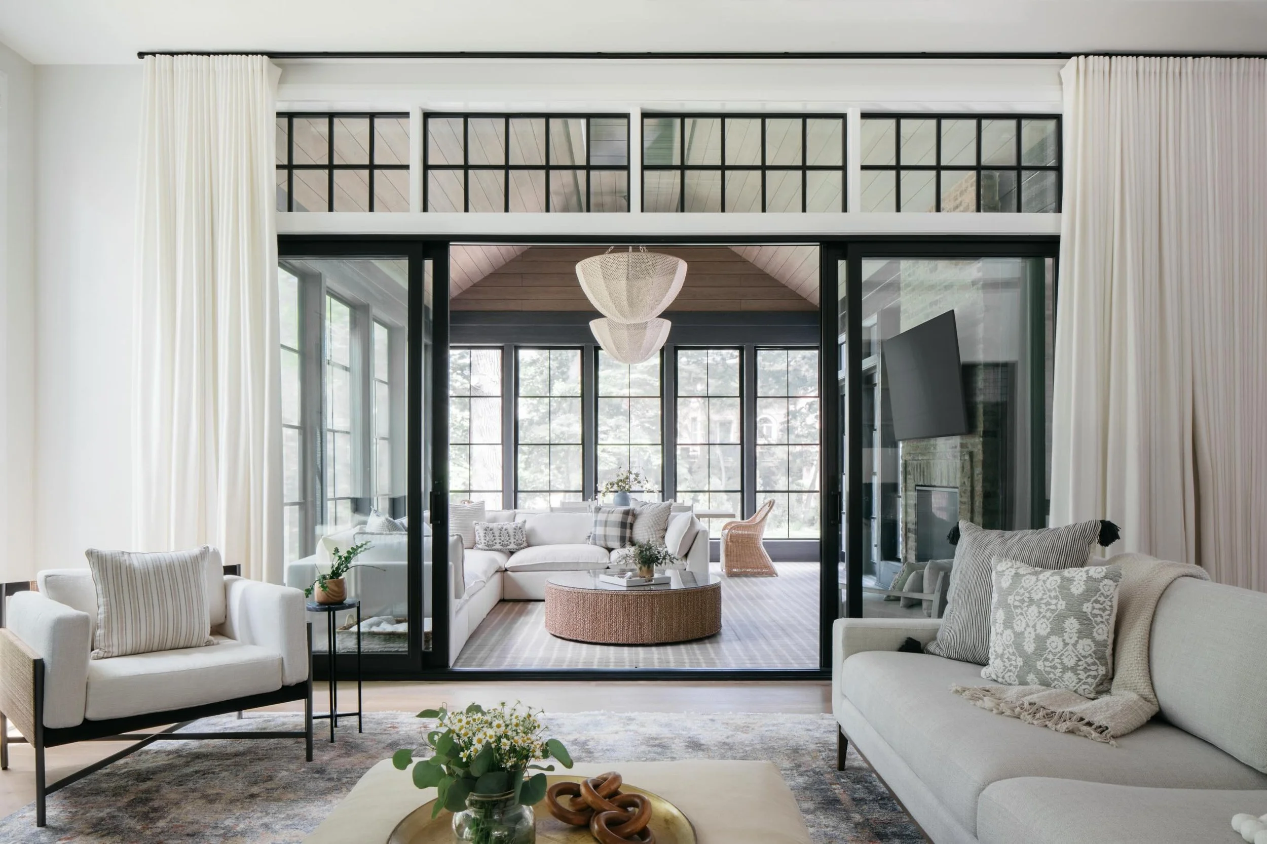 Favorite spot to hang 🙌🏻
.
.
Design/build: @mhousedevelopment 
Photography: @margaretrajic