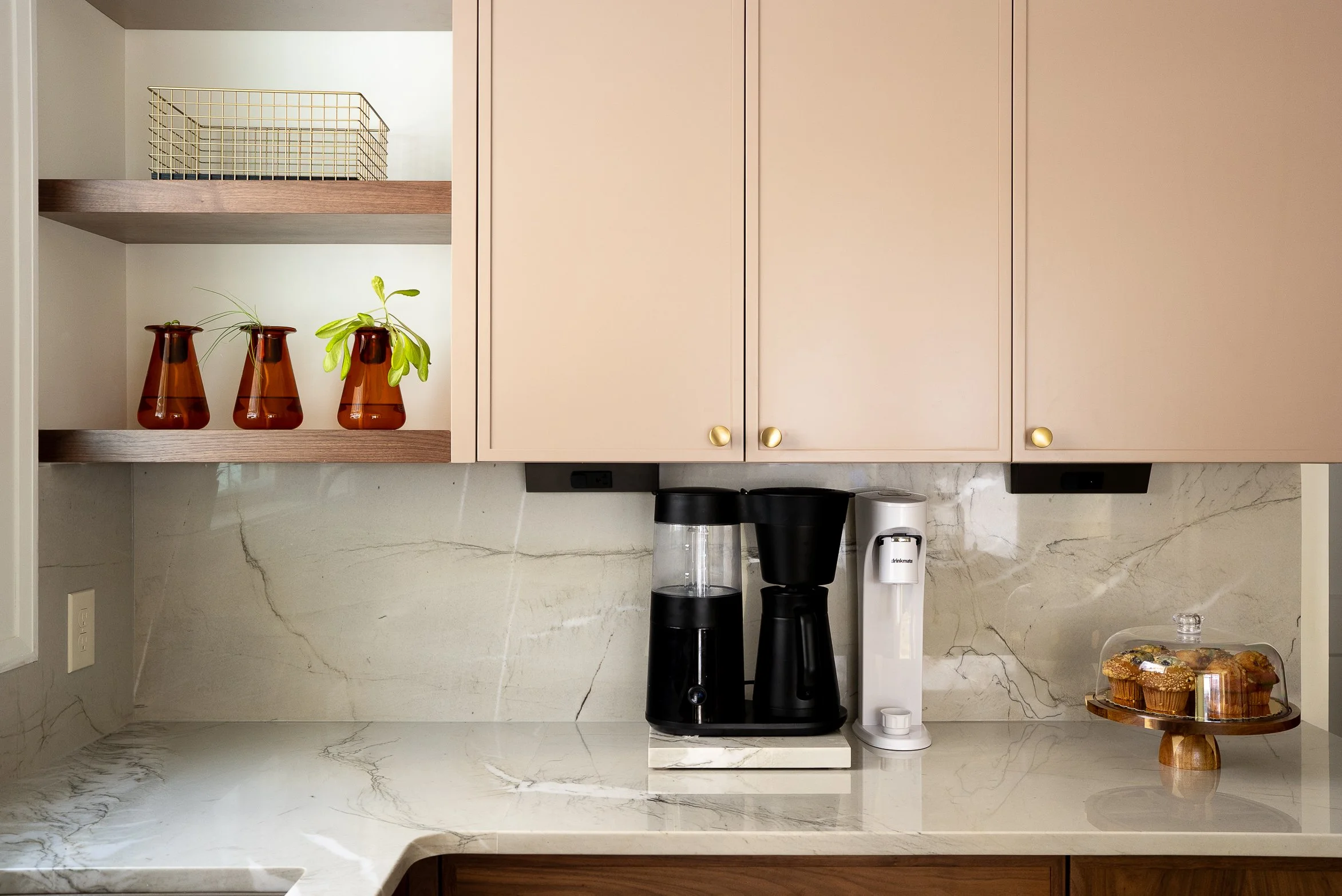 Schenley Farms Residence - Quartzite countertops and backsplash, featuring under cabinet outlets and lighting. Photo by KH Home Photos
