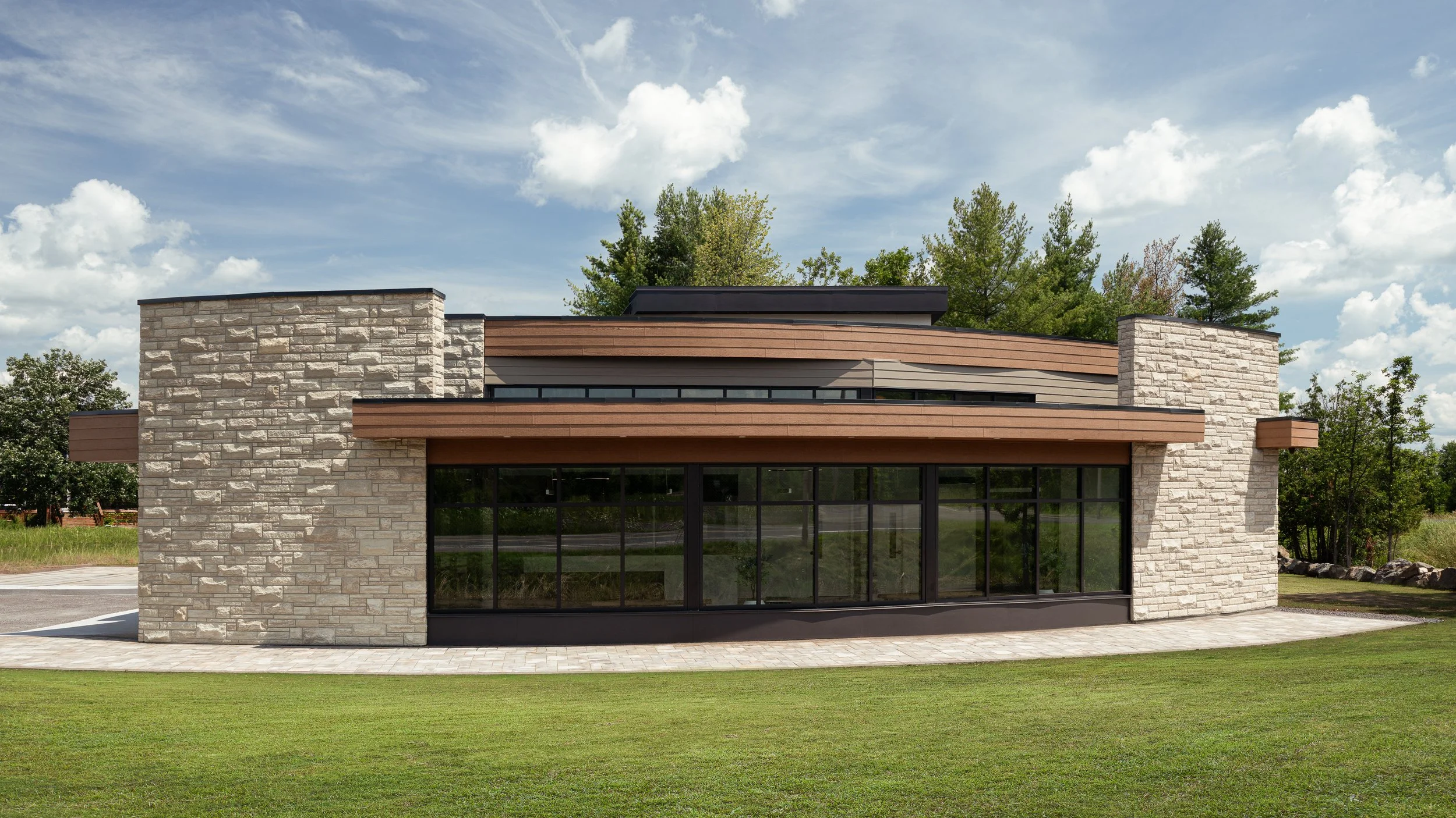 1570DunrobinRd©JordannBrownImaging2026013.jpg