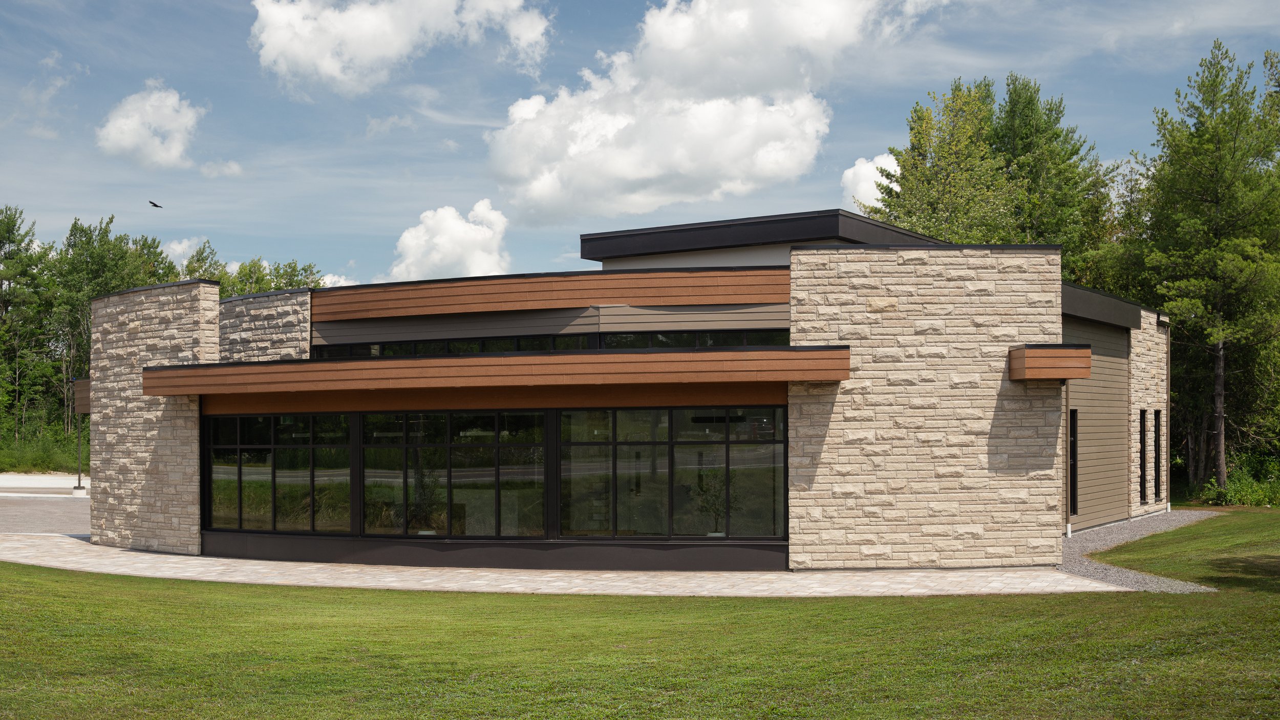 1570DunrobinRd©JordannBrownImaging2026014.jpg