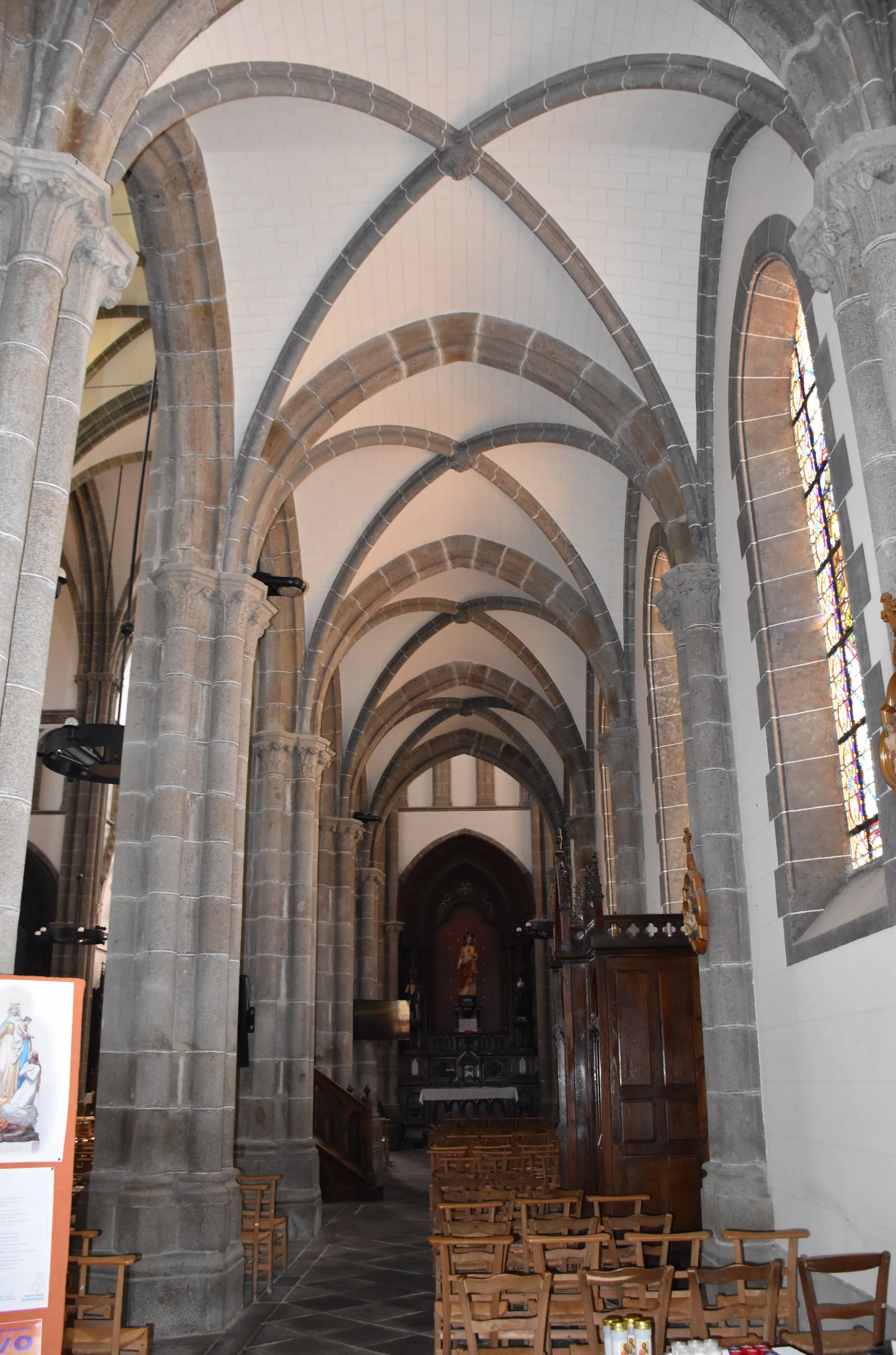Eglise_de_Saint-Méloir-des-Ondes_-_Bas-côté_sud (1).jpg