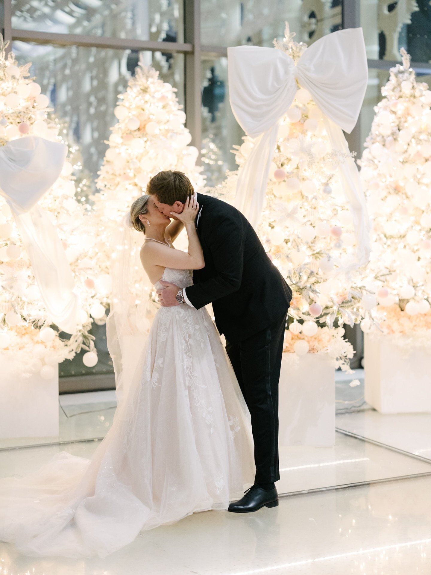 ✨2025, you changed my life forever ✨💍
A year of bold dreams, pink gin magic, and the biggest yes of all. Getting engaged and marrying the love of my life reminded me that the most meaningful things are built with intention, joy, and a whole lot of h