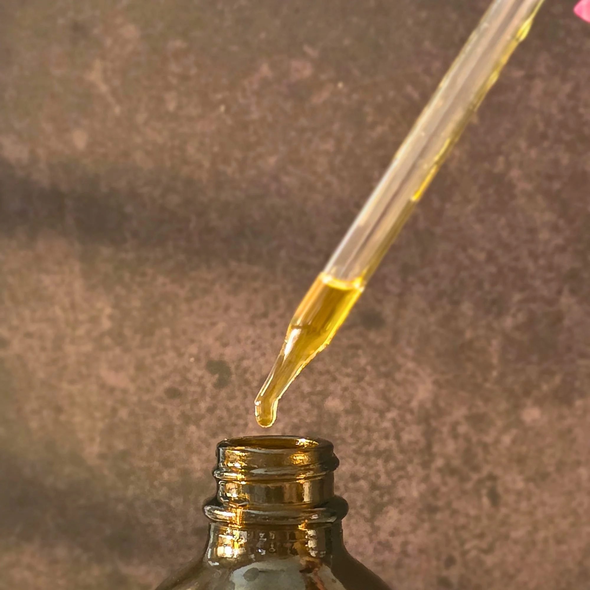 Botanical Face Oil Texture