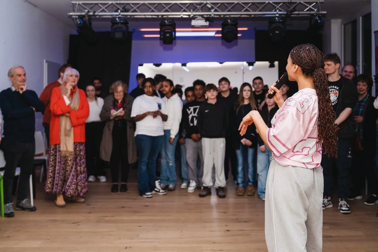Am Wochenende war bei uns Valentinstag ❤️ &mdash; 
und ein ganz besonderer Besuch:

Claudia Roth, ehemalige Beauftragte der Bundesregierung f&uuml;r Kultur und Medien, war bei uns zu Gast.

Eine unglaublich herzliche Pers&ouml;nlichkeit 🌷, die K&uum
