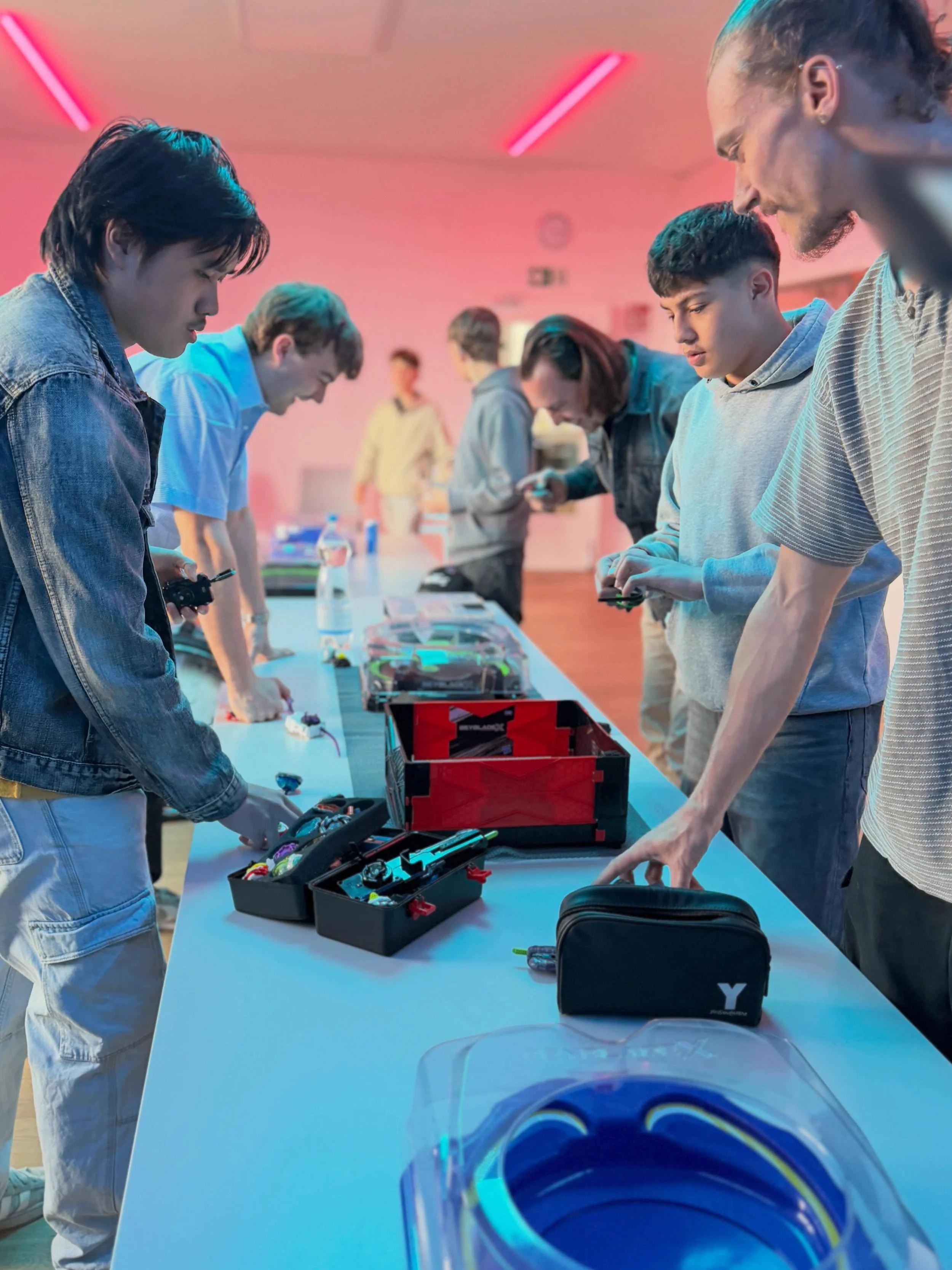 🔥🌀 Erstes Beyblade X Turnier im SPACE! 🌀🔥

@beyblade_salzburg 

Heute fand zum ersten Mal unser Beyblade X Turnier im SPACE statt &ndash; und es hat richtig Spa&szlig; gemacht! 🎶⚡
Mit insgesamt 15 Teilnehmern gab es spannende Battles, gute Stimm