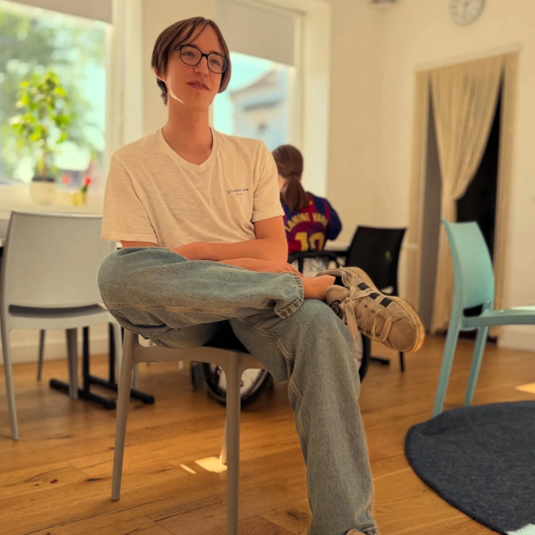 Junge Menschen brauchen Zeit zum Nachdenken. 🤔

R&auml;ume zum Reden. 🗣️
Und Orte, an denen ihre Stimme z&auml;hlt. ❤️

Demokratie beginnt im Miteinander, gerne im SPACE. ✨ 

#Demokratie #Jugend #Mitbestimmung #Zusammenhalt