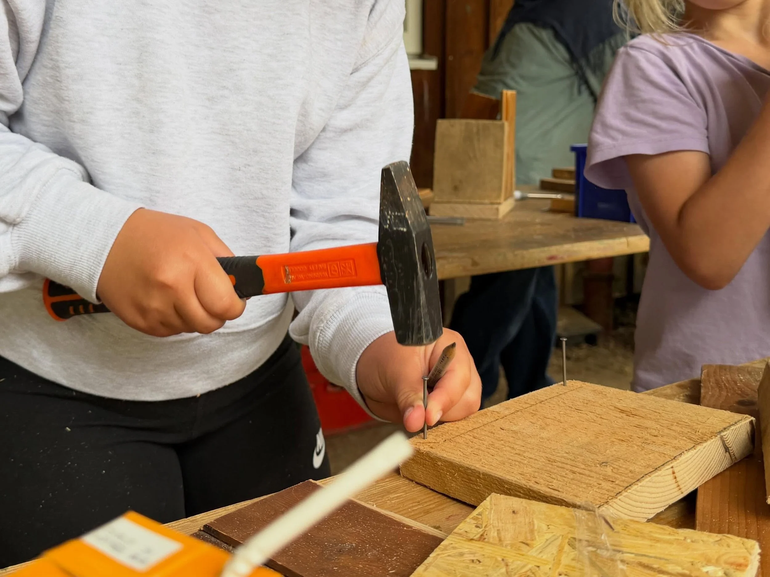 🌿🔨 Open Holzworkshop im Eichet Park Freilassing

Heute fand im Eichet Park in Freilassing unser offener Holzworkshop statt &ndash; eine Mitmach-Aktion f&uuml;r alle! Kinder und Jugendliche konnten gemeinsam s&auml;gen, h&auml;mmern, bohren, gestalt