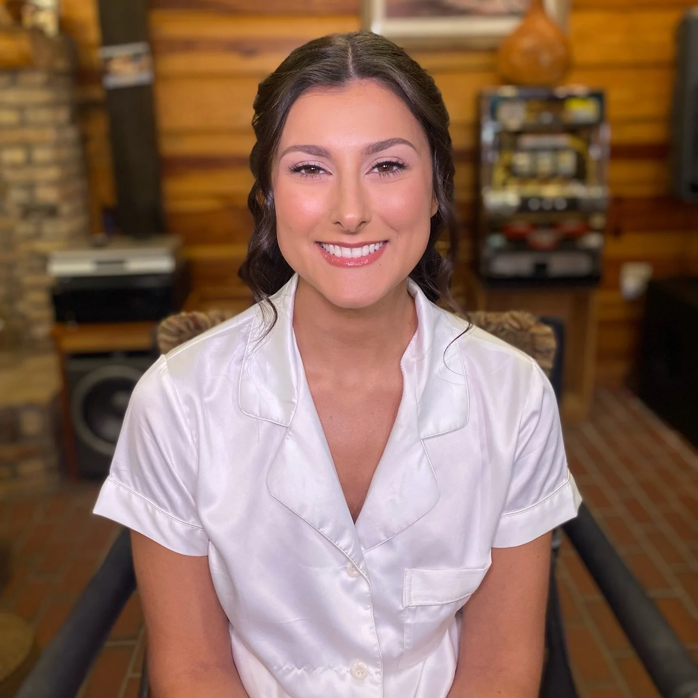 A special touch of makeup to enhance you not to erase you&hellip; your essence. Our Bride Bianca looking radiant on her wedding day  with her mom and friend 🙌🏻

#orlandomakeupartist #orlandohairstylist #softglam #ralimkp