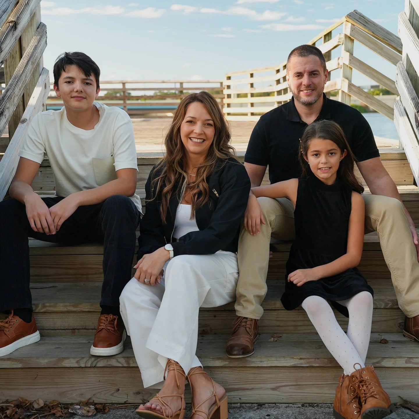 Wishing you the Merriest Christmas! Taking this time to reflect and be grateful for all the good that surrounds us. We are healthy with a happy heart and that&rsquo;s what matters the most. God Bless you and your Family!