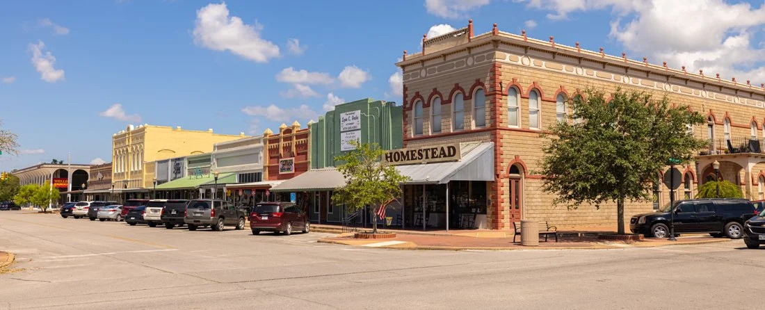           
  
     
  .bcpg-brokers-post{
    --bg: #f4f1eb;
    --card: #f8f6f2;
    --ink: #1f2d24;
    --muted: #6f746f;
    --green: #123728;
    --green-2: #1b4734;
    --gold: #caa356;
    --gold-soft: #d8b978;
    --line: #d8d1c6;
    --up: #7