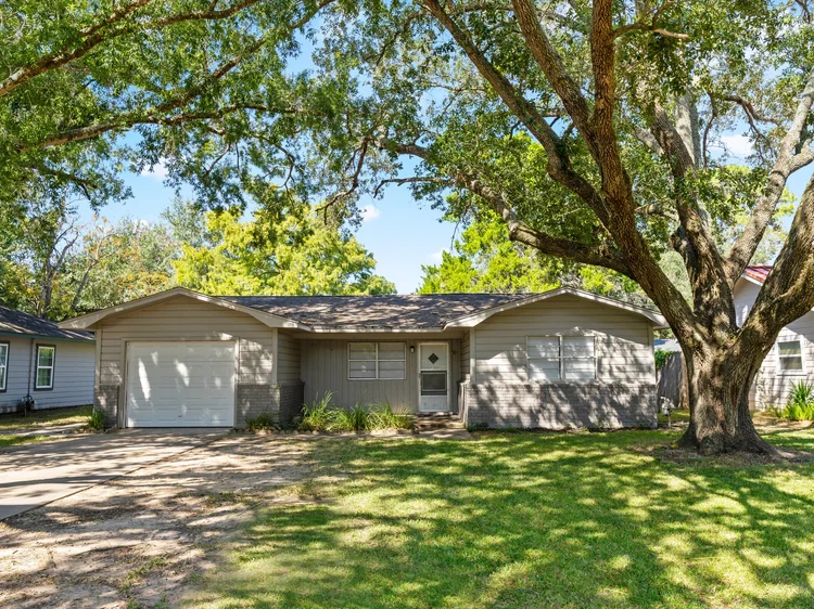 2217 Linwood Ln