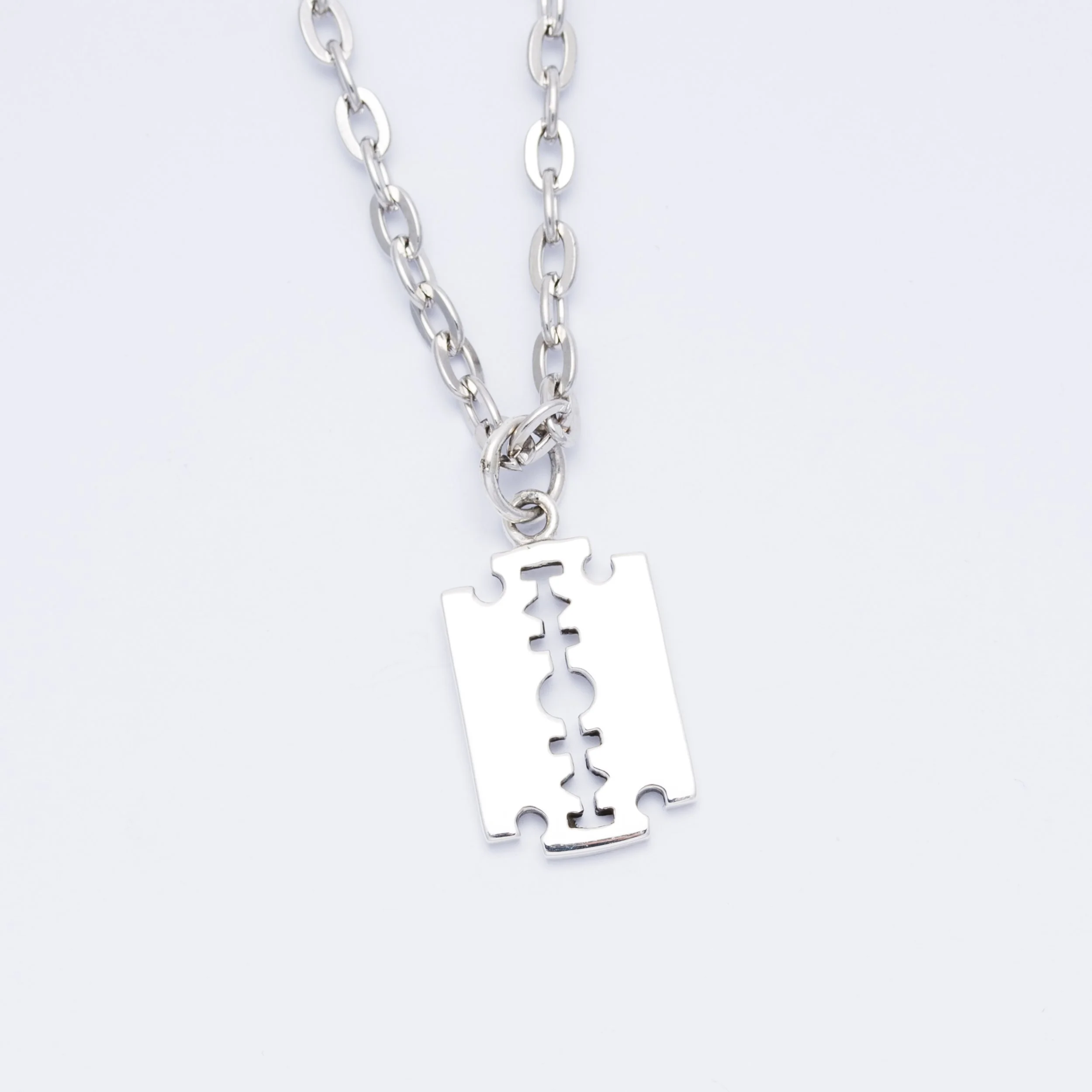 httpappaloosaonline.comwp-contentuploadsnombre-imagen.jpgColgante de plata Cuchilla de Afeitar grande1.JPG