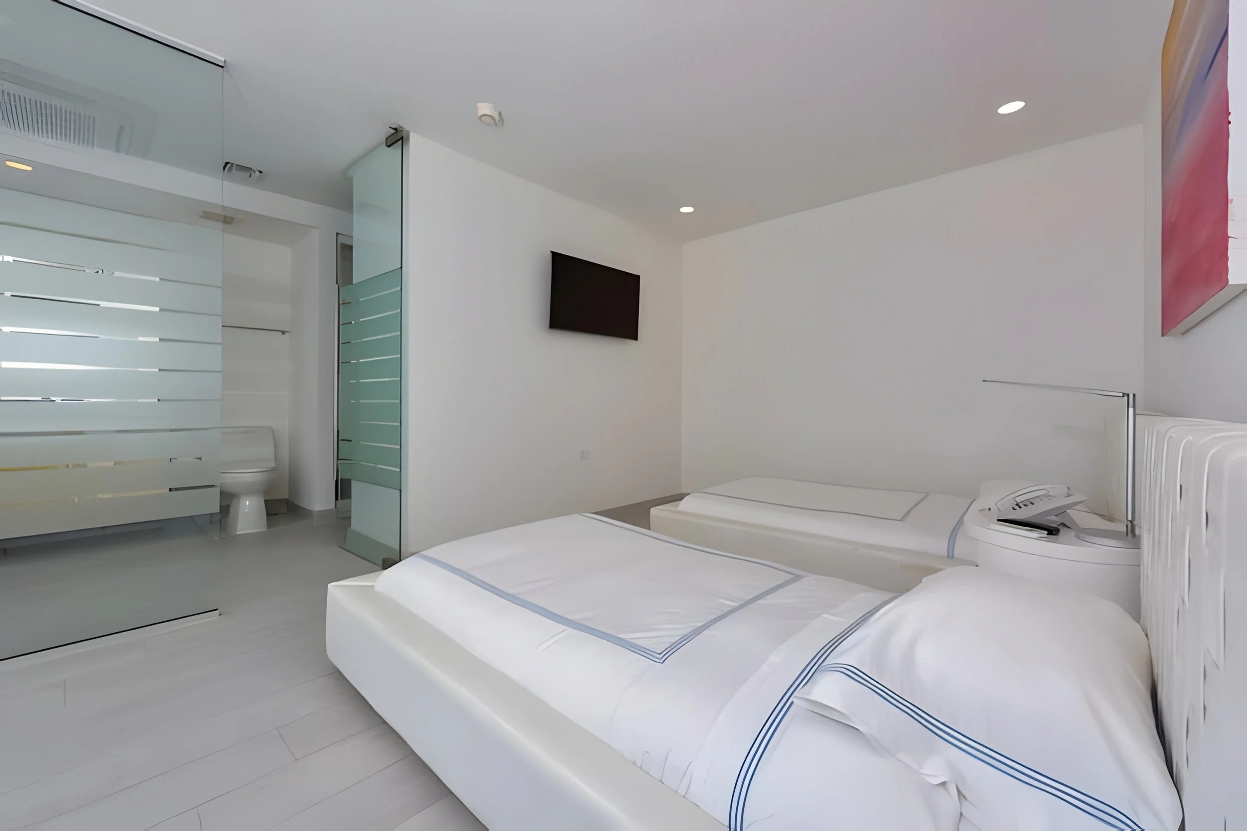 casa acqualina 49 - bath.jpg