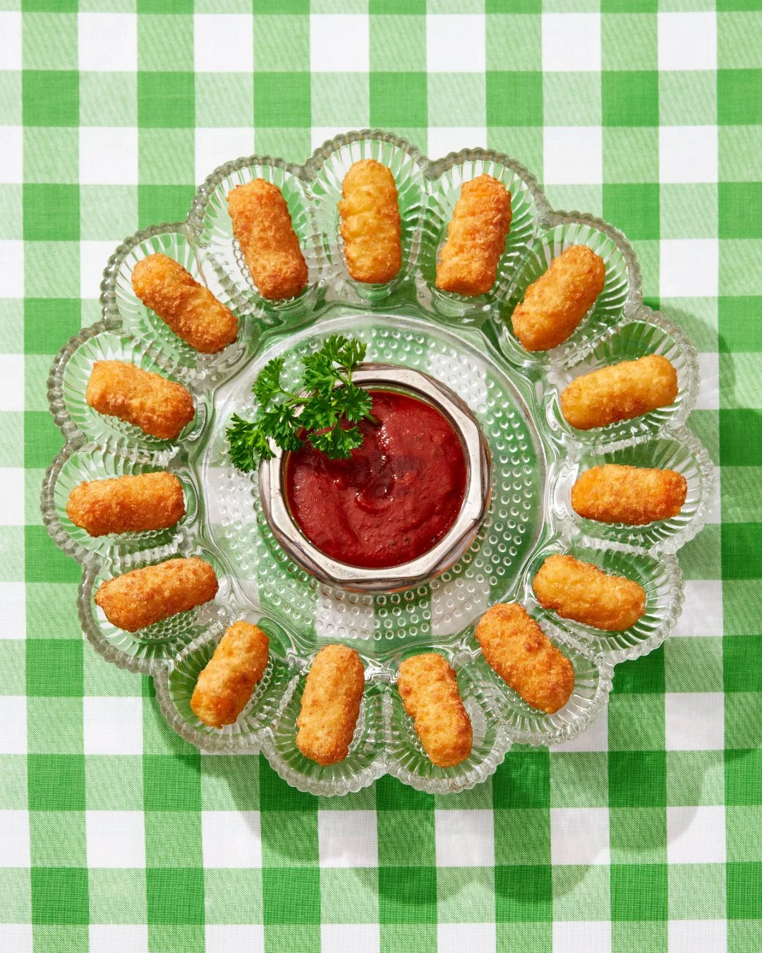 Every party has that one appetizer people fight over. Spoiler: it&rsquo;s our Mozzarella Sticks! 🧀 Check our store locator to pick them up at a store near you 🛒 ⁠
.⁠
.⁠
.⁠
#whollyveggie #appetizers #holidaysnacking #glutenfree #mozzarellasticks