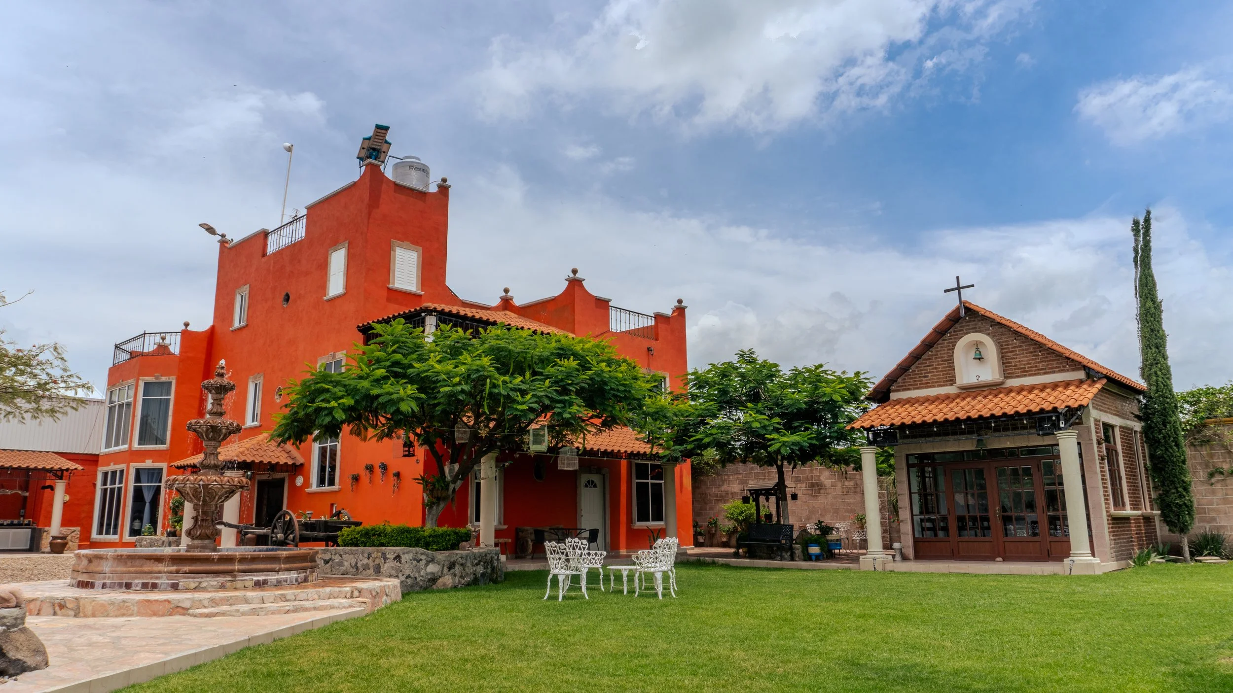 Patio Prin 03 01-HDR.jpg