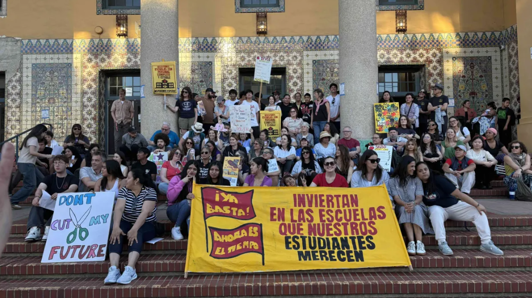 ‘Network of Hope’ Doesn’t Let Immigrants Visit ICE Alone