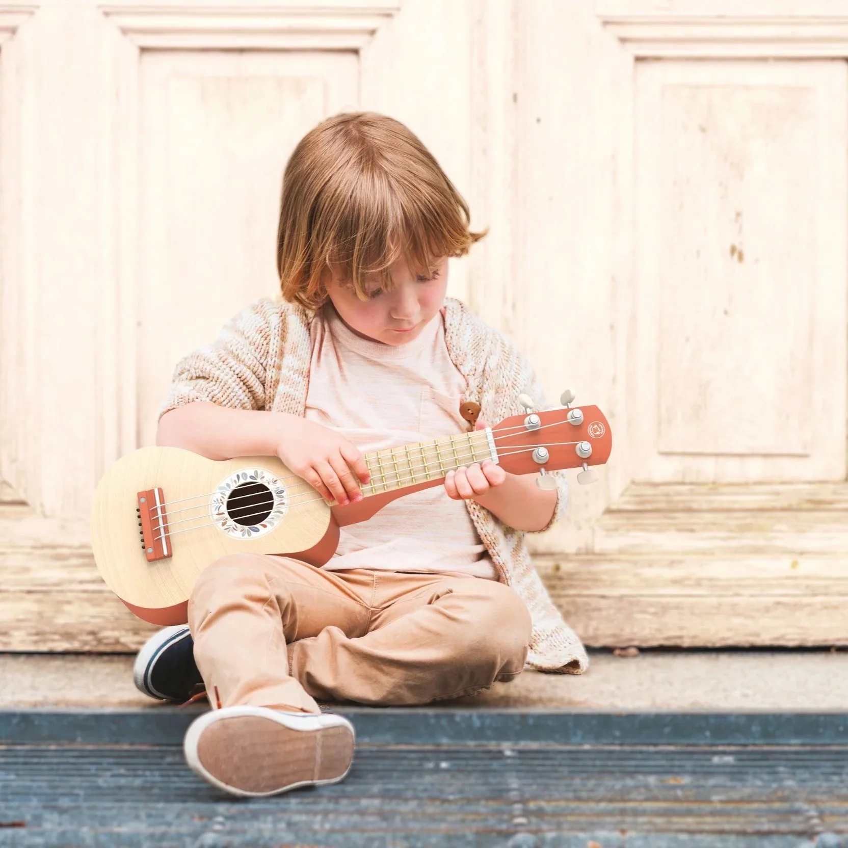 SP5004+Ukulele_Lifestyle.jpg