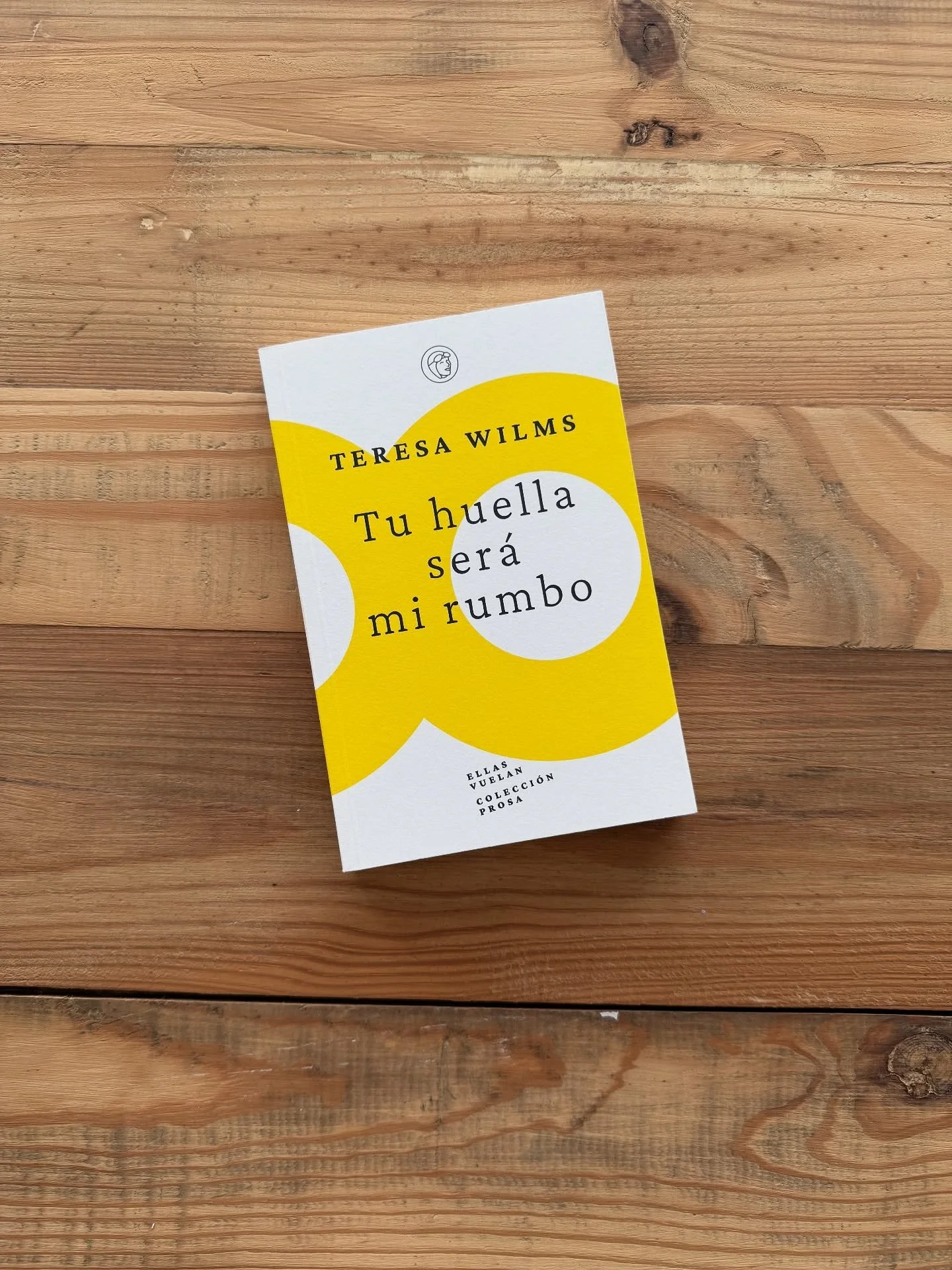 encontr&eacute; este libro en un rinc&oacute;n de la @llibreria22. no conoc&iacute;a la editorial y el formato del libro me gust&oacute;. la autora: teresa wilms, chilena nacida en 1893, se rebel&oacute; contra las normas que le hab&iacute;an impuest