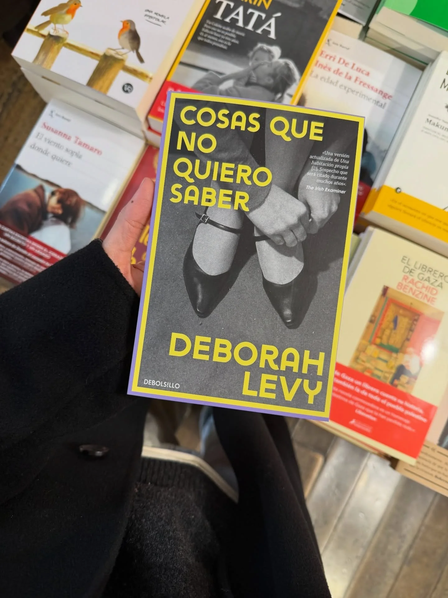 la lectura del book club de marzo fue esta <3 personas de pl&aacute;stico, monjas, exilio, performar el ser escritora, un periquito, mallorca, escaleras mec&aacute;nicas, anillos de humo, hablar alto y m&aacute;s #deborahlevy
